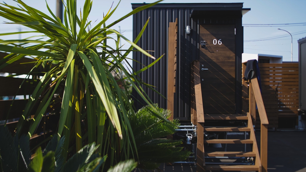 【連泊割】2連泊以上のご予約限定│東浪見海岸まで徒歩1分のトレーラー・グランピング施設(素泊り)