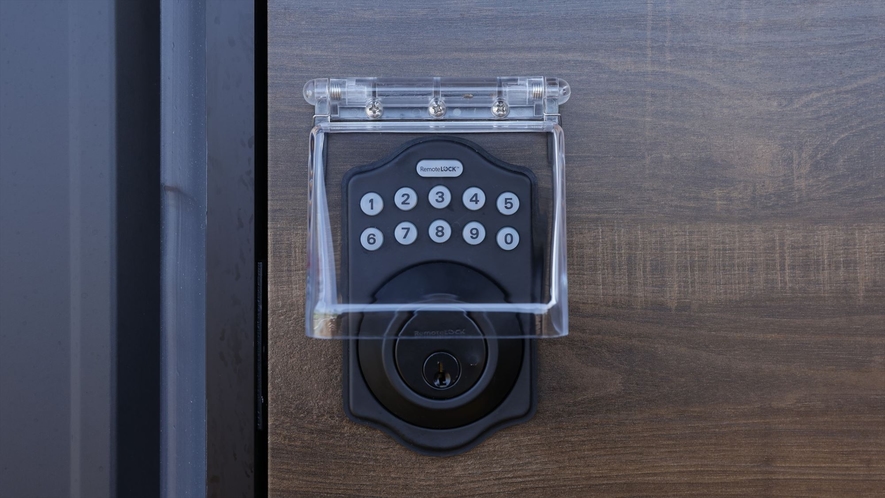 【image】ドアに設置されたキーパッドに暗証番号を入力いただきご入室いただけます。