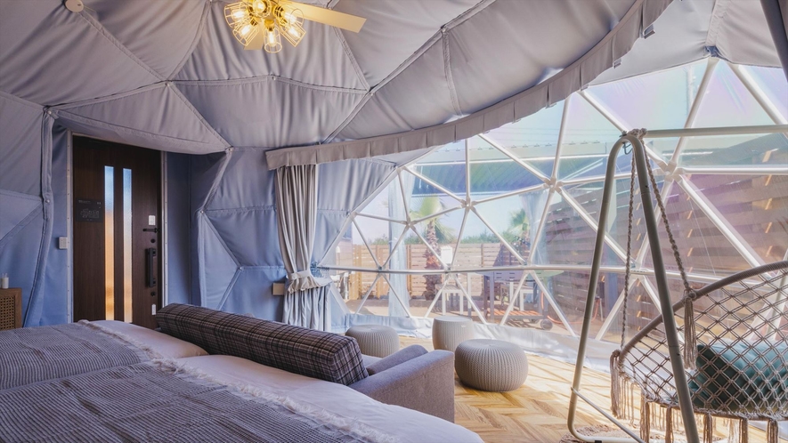 【ジオデシックドーム+トレーラーQ(クイーン)】ドーム型テントは冷暖房完備で快適にご滞在いただけます