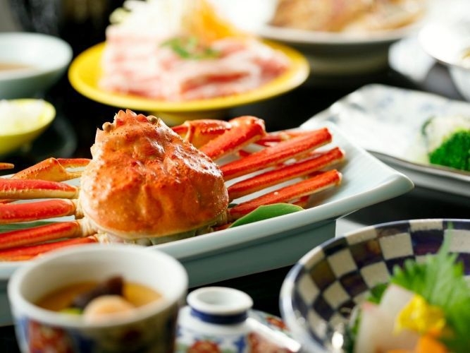 【ずわい蟹まるごと１杯】＋黒毛和牛ステーキ会席★人気の貸切露天が50分１回無料♪