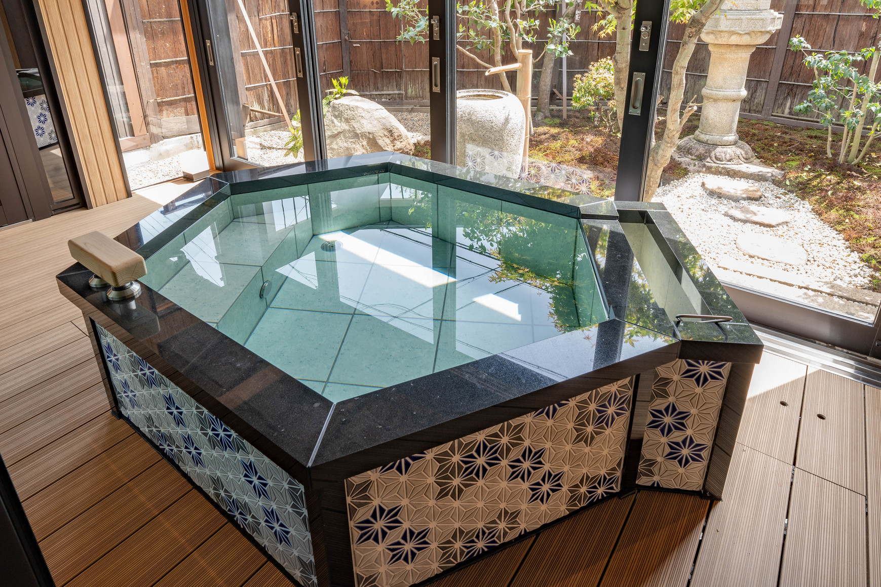 燕（つばめ）露天風呂