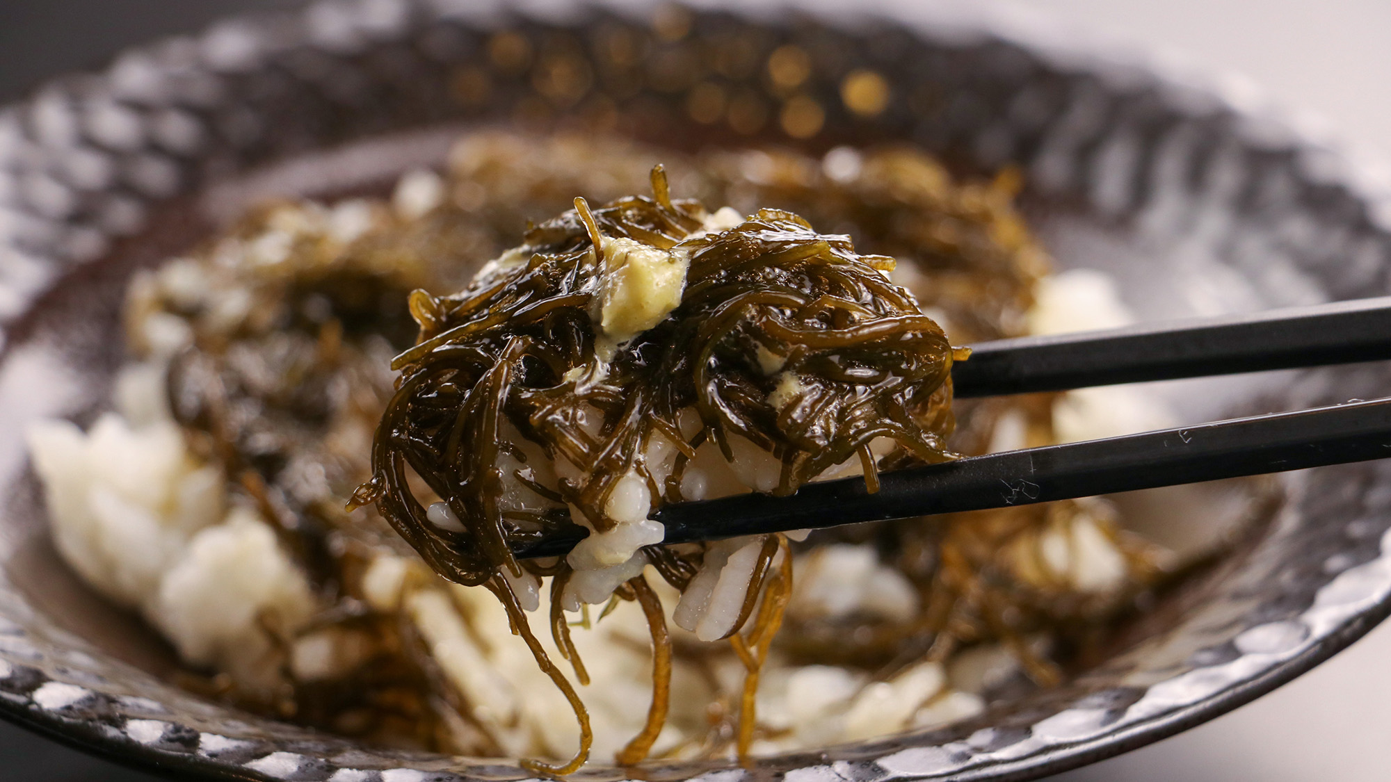 #秋の夕食一例　海の恵みをそのまま丼に!さっぱりヘルシーなモズク丼