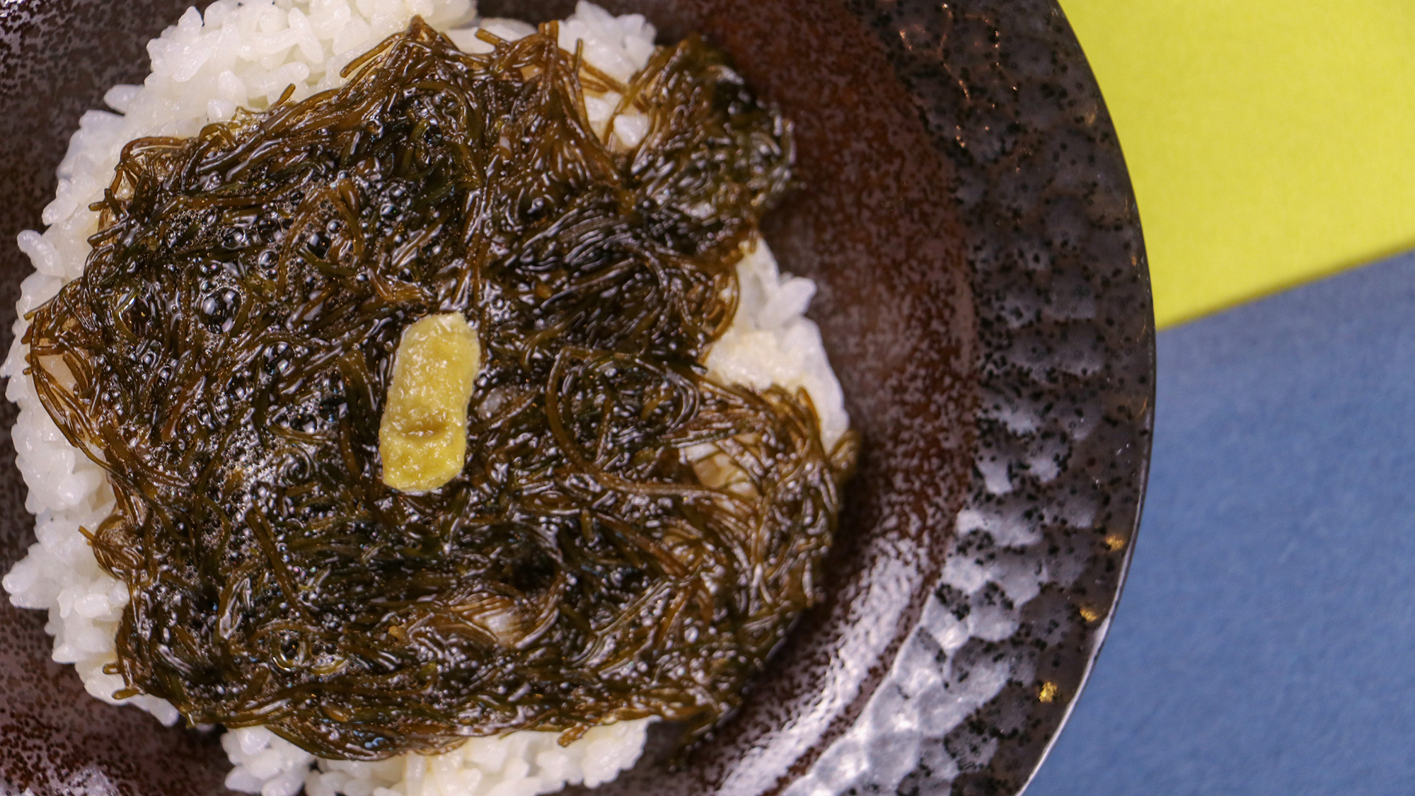 #秋の夕食一例　こりこり食感がクセになる【名物モズク丼】