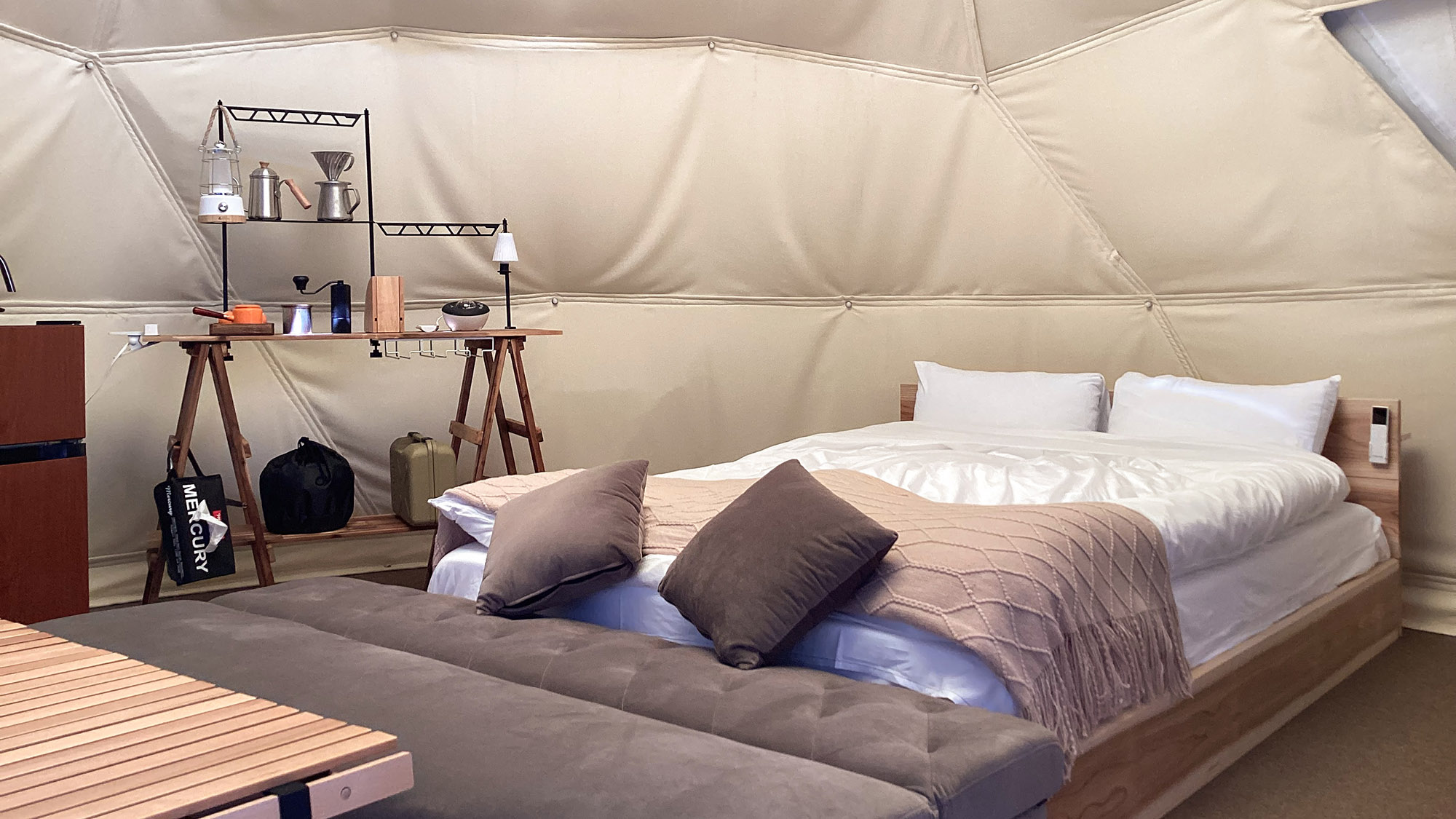 ・【ドーム型テント】ふかふかのダブルベッドでゆったりお休み頂けます