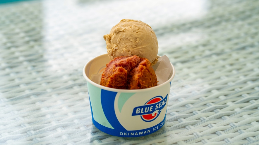 ・【お食事】沖縄を象徴するブルーシールアイスクリームを堪能ください