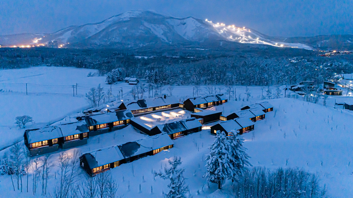 【24-25冬早割】冬のニセコを先取り予約・雪原風景と温泉、地場の料理を味わう　夕朝食付