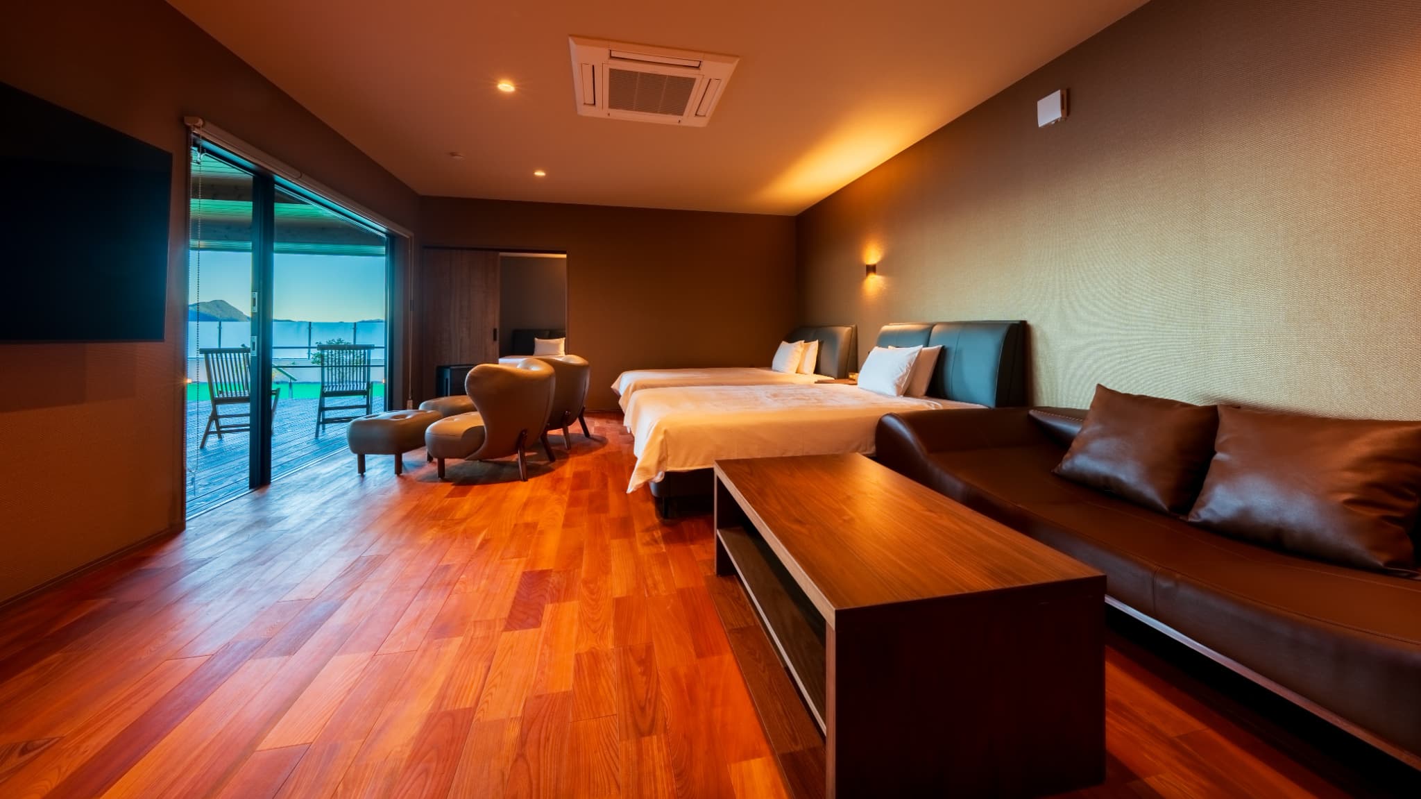 【スイートヴィラ／洋室】夏期限定プール付