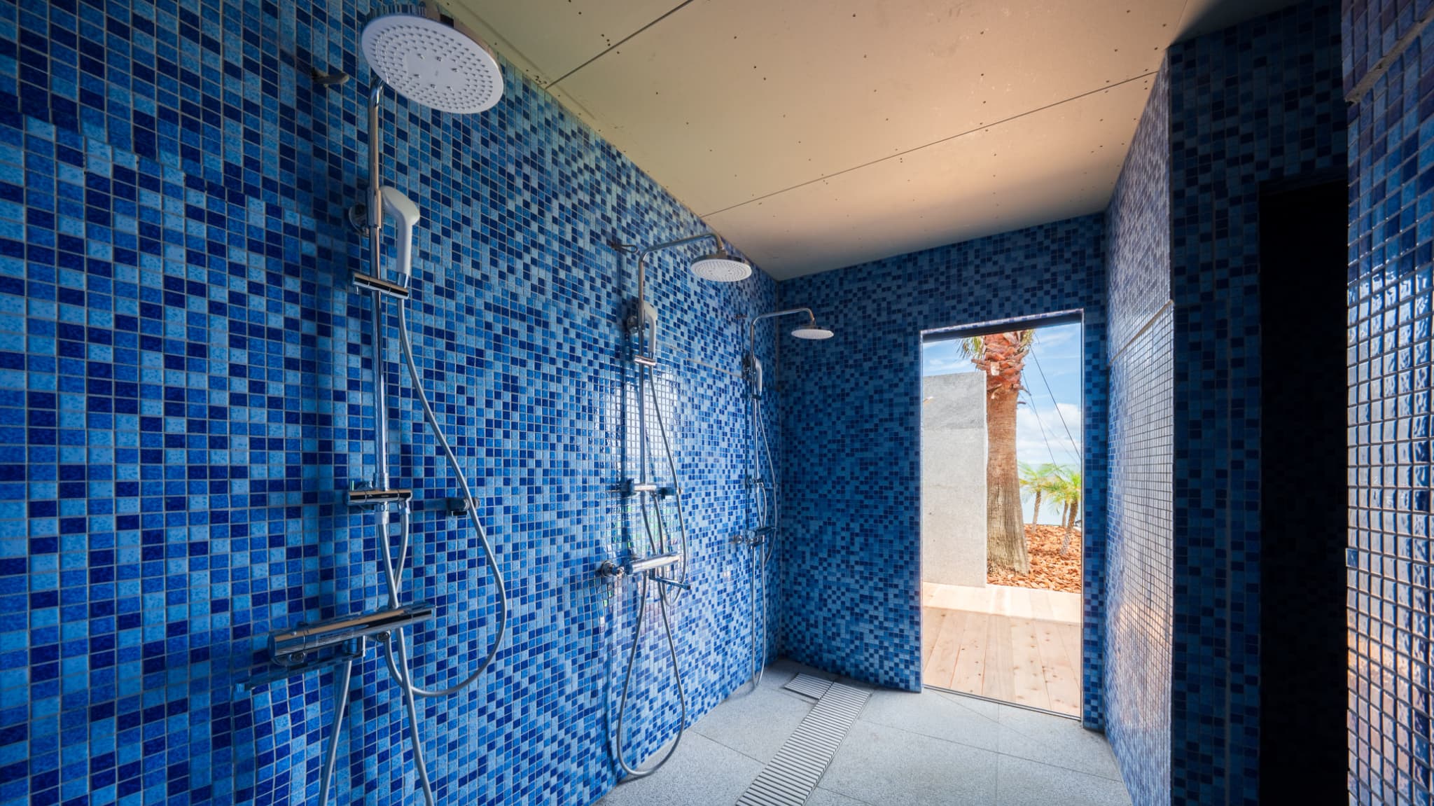 絶景の天望プール※夏季限定（6/1～9/30）大人1100円、子供550円。宿泊者限定。