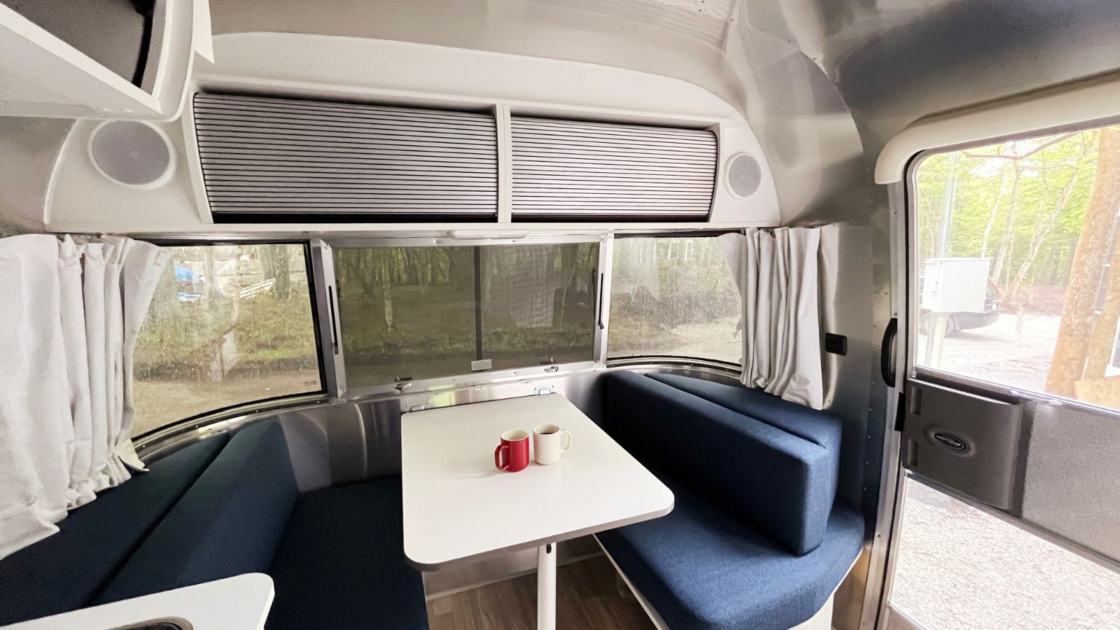 バンビ ダイニングスペース