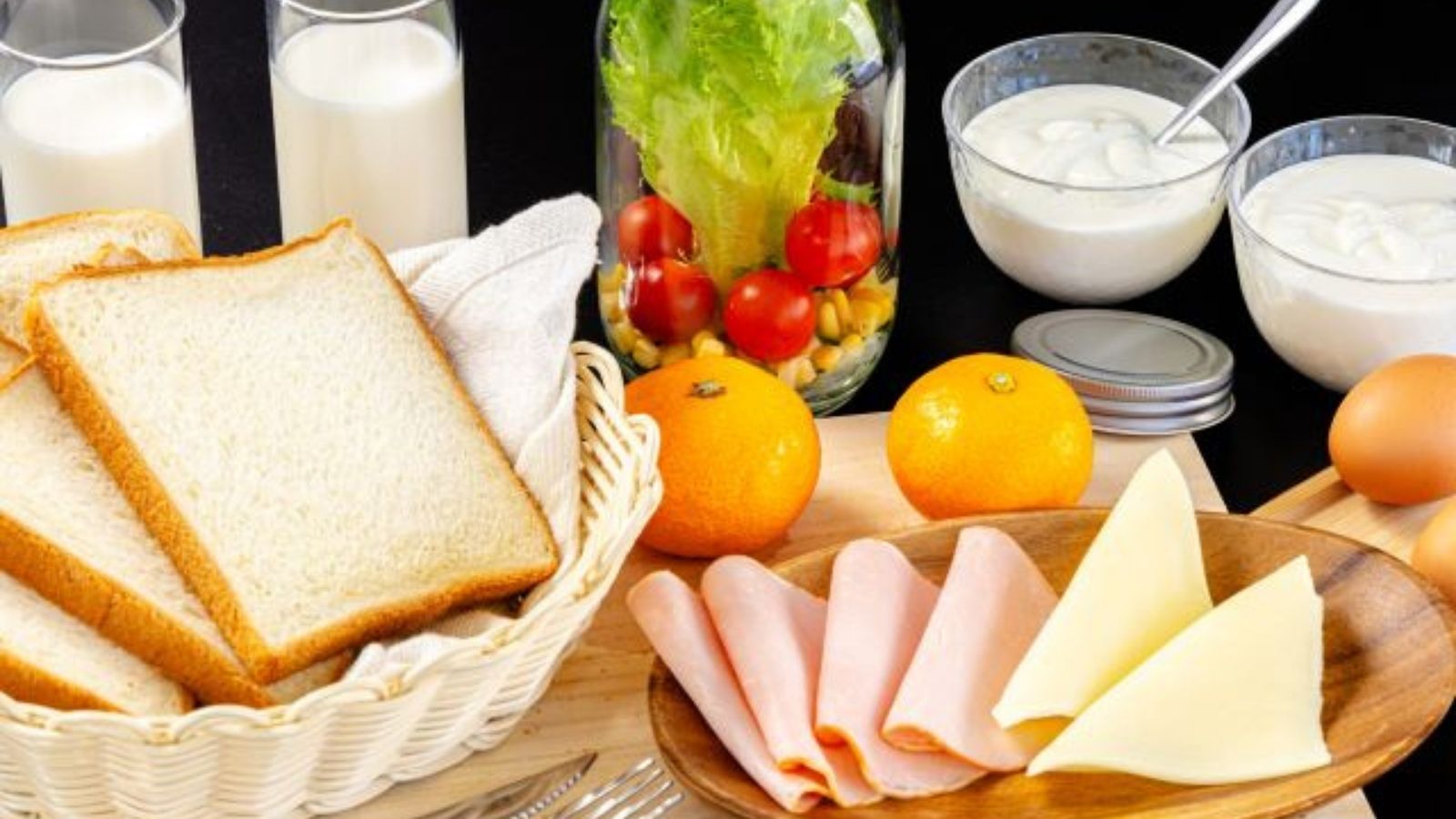 キャンプスタイルの朝食