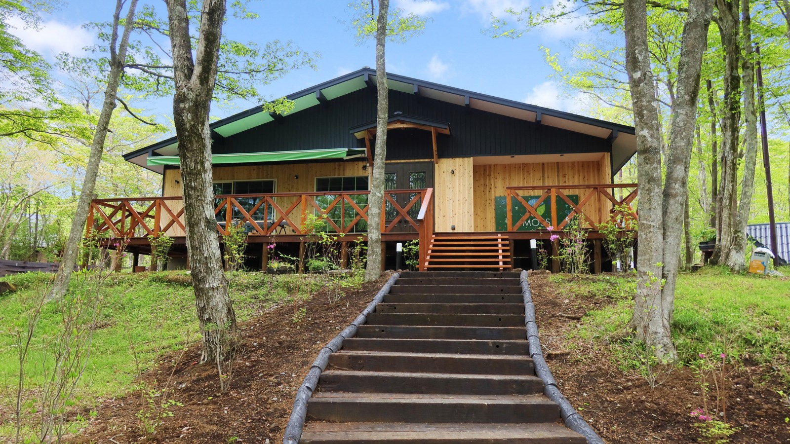 フロント棟エントランス