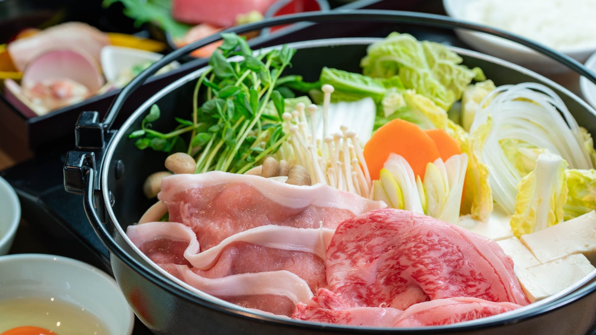 那須の恵みを味わう 2食付〈霜降り那須和牛サーロインと那須郡司豚のすきやき〉