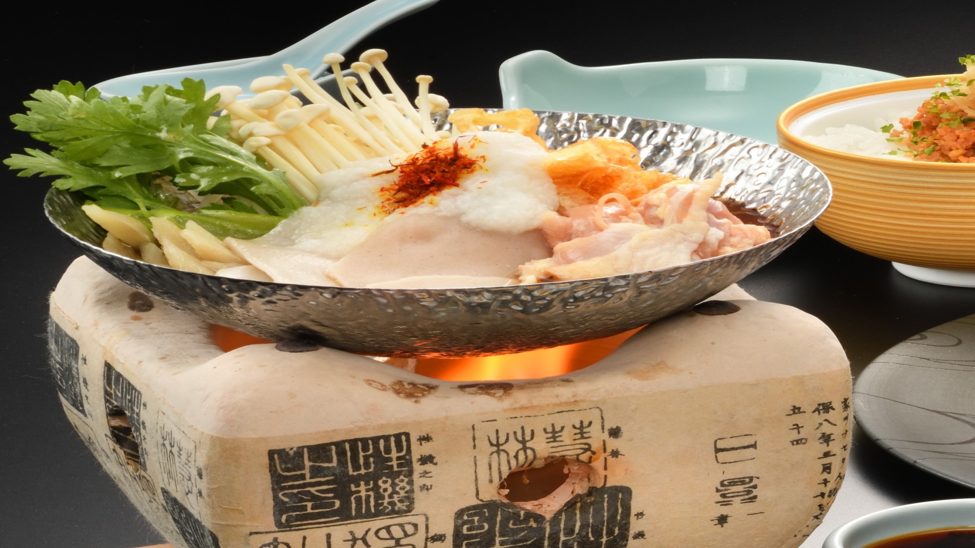 好評オリジナル代吉鍋（そばがき、山芋、鶏、季節の野菜、きのこ鍋）
