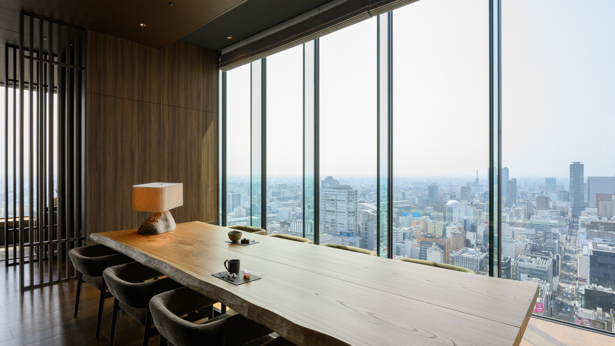 ラウンジ 「THE TEA LOUNGE」