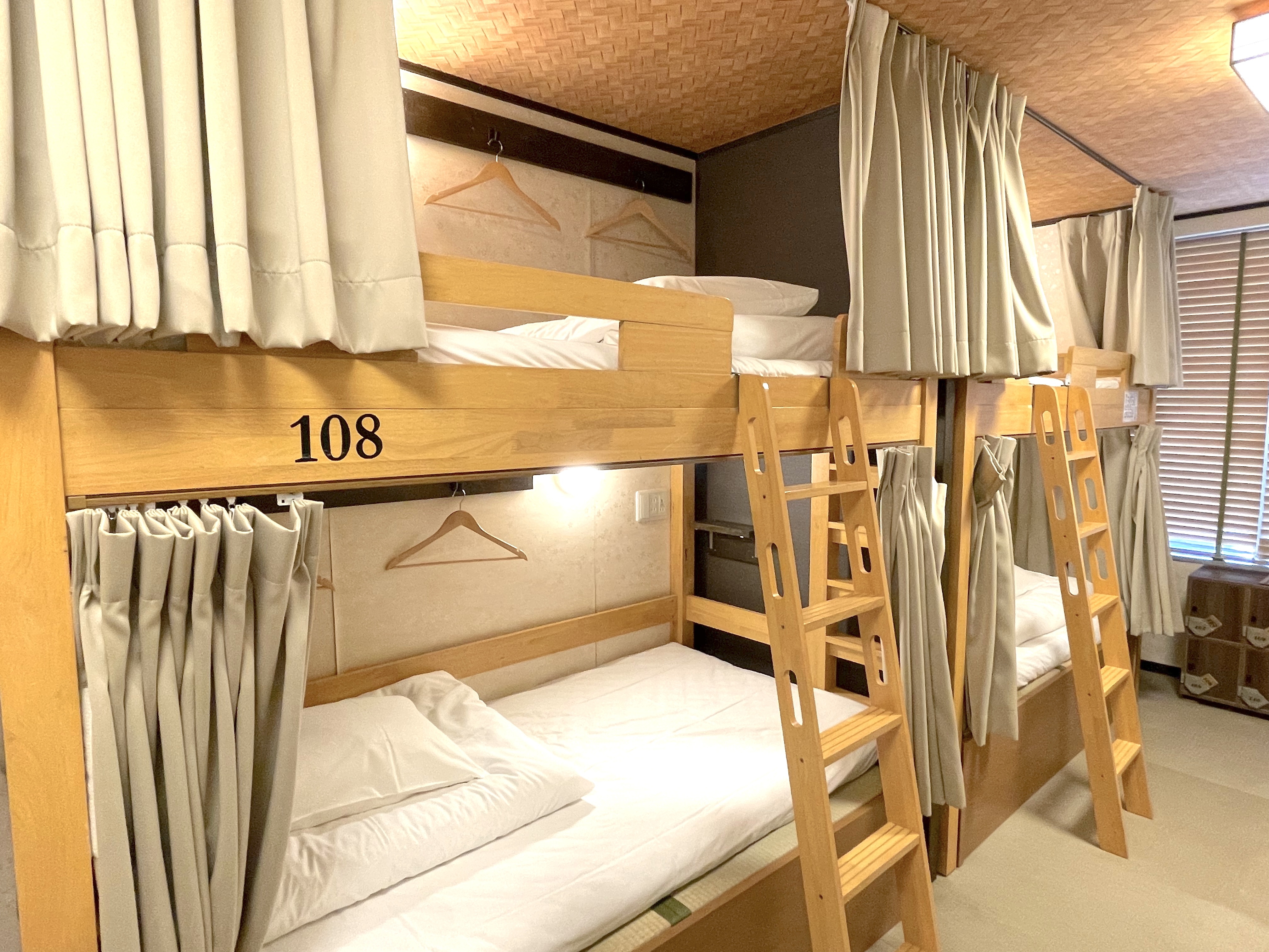 女性専用ドミトリー【共用シャワー/共用トイレ】