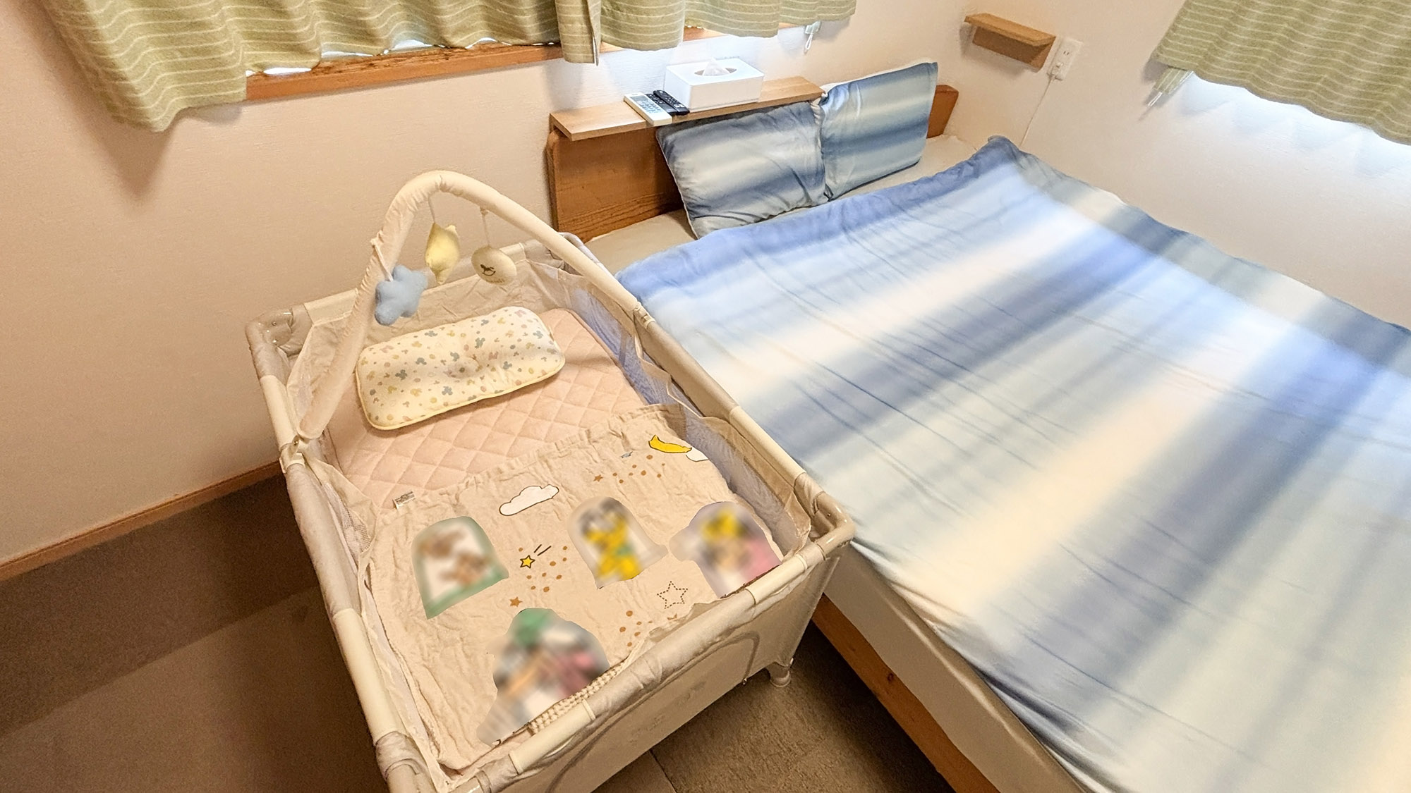 ・【ベビーベッド】クイーンベッドの横に配置すれば、お子様の顔を見ながらお休みできて安心です