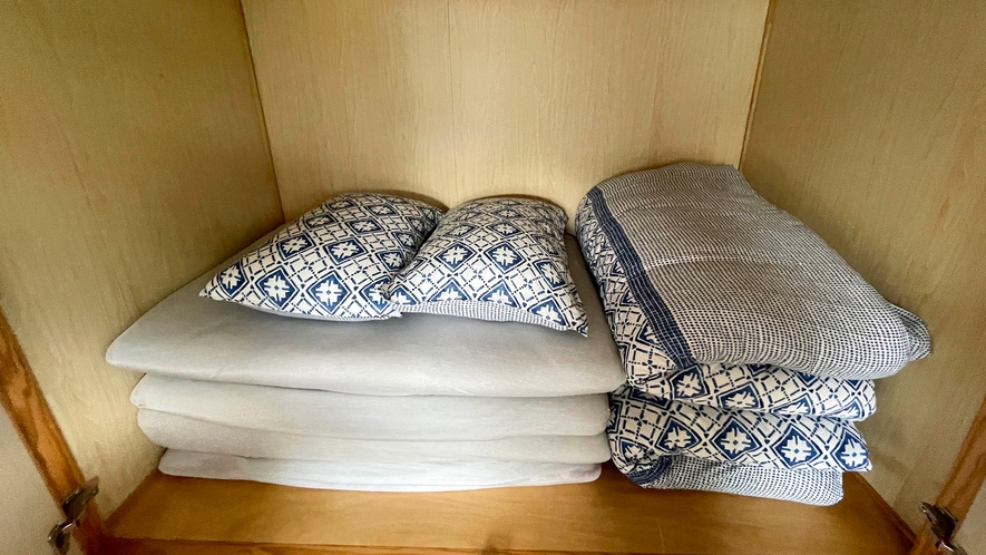 ・【寝室】お布団は押し入れに収納しておりますので、必要に応じてご利用ください。