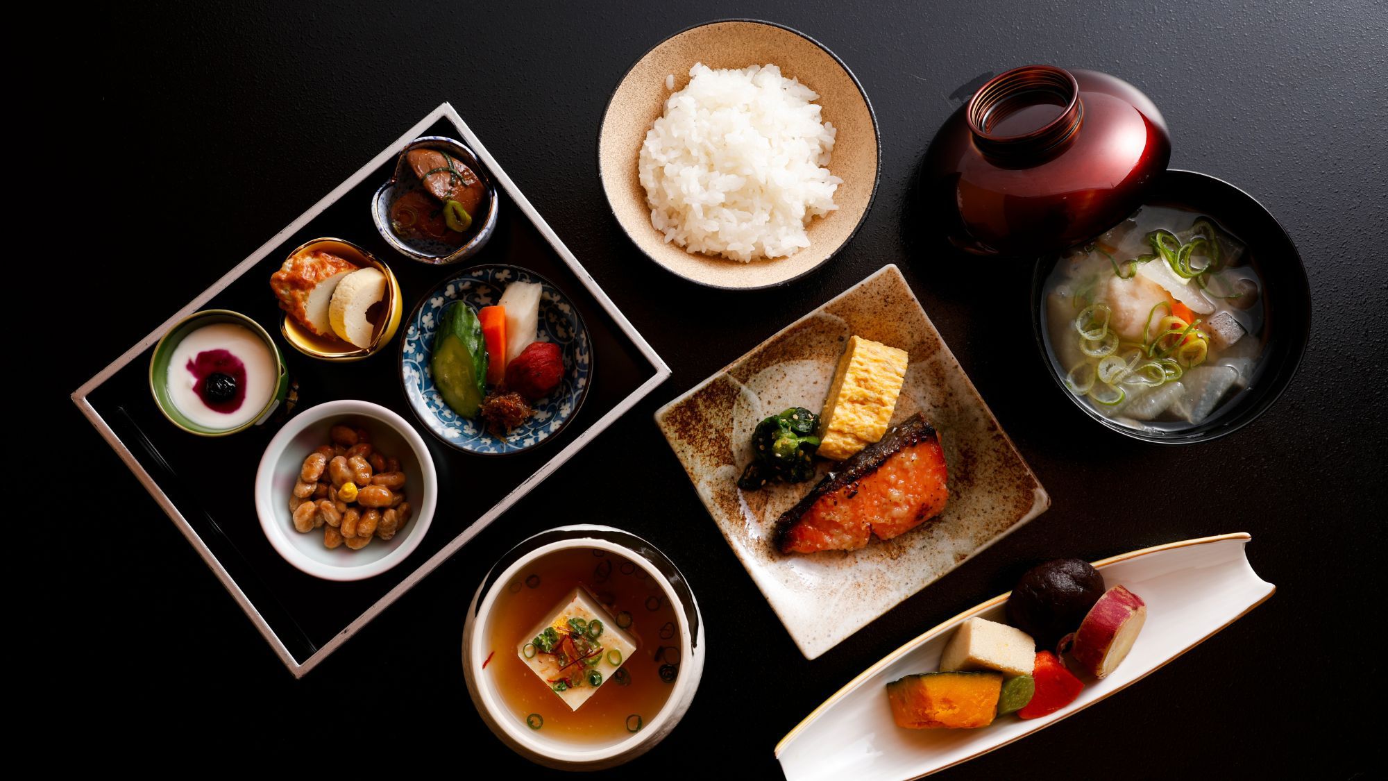 【量少なめ｜ベーシックコース】シェフおまかせ！美食を凝縮「六つ膳」＆大山どり柚庵焼き｜夕朝食は個室で