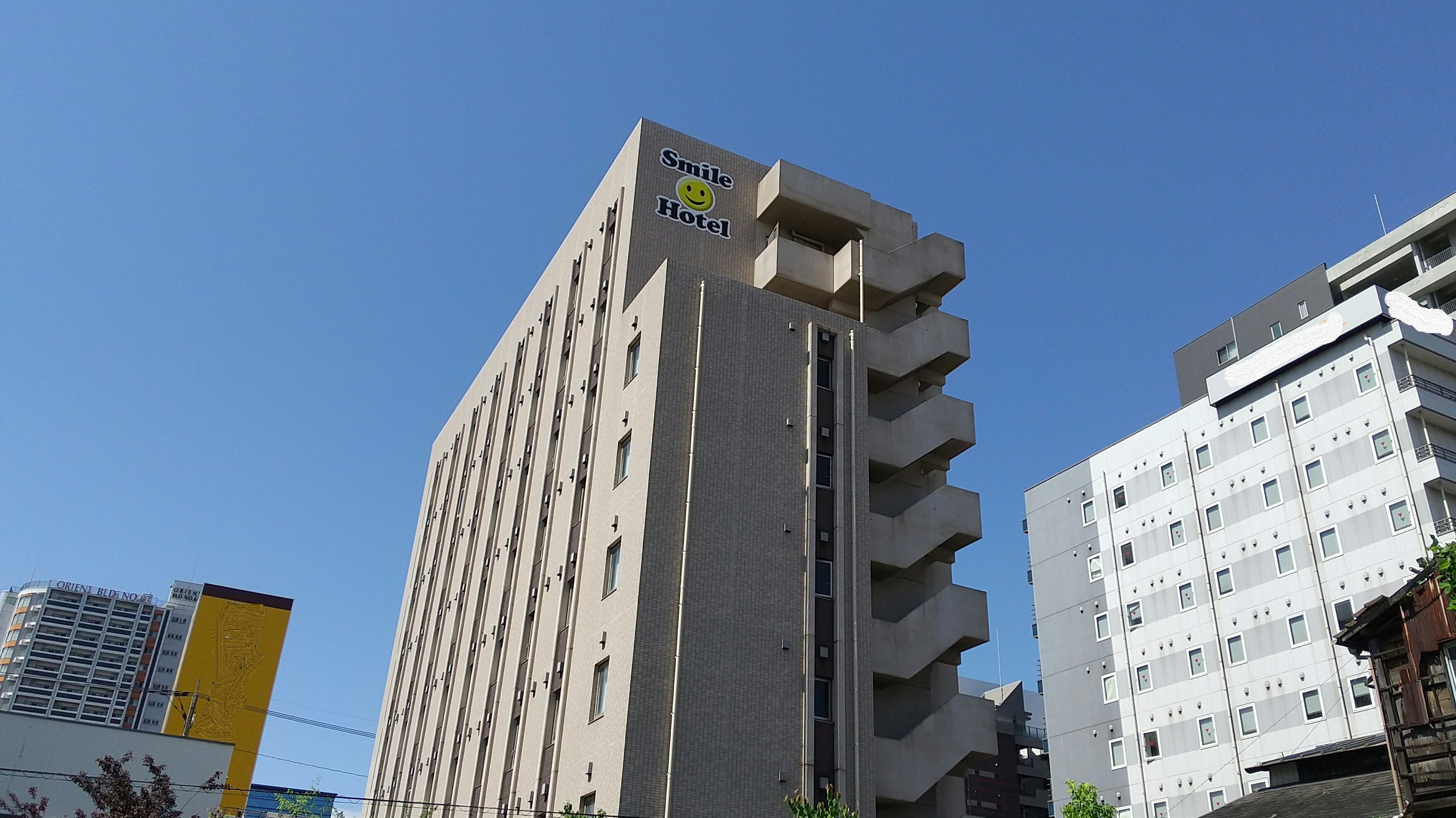 ホテルは地上８階建てでございます