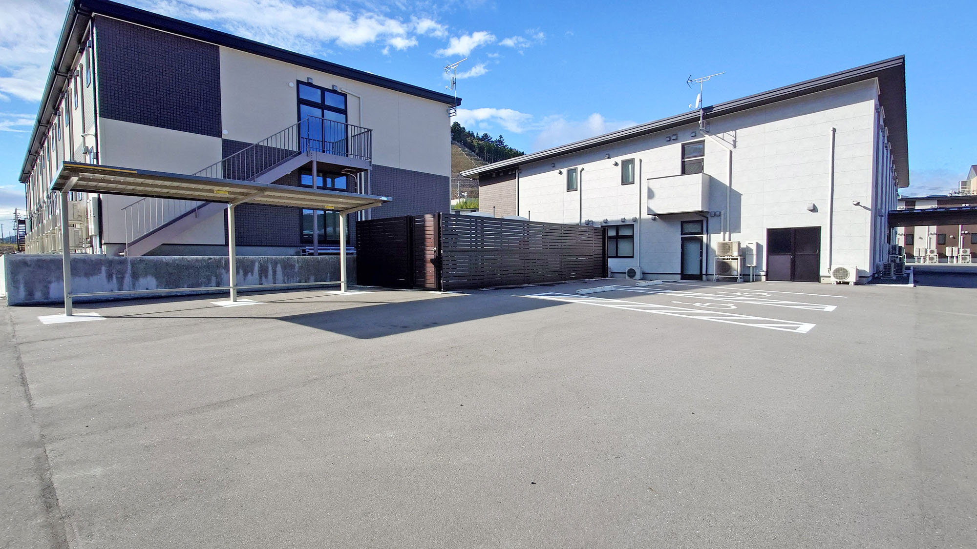 【駐輪場】屋根付き駐輪場・大型車専用駐車場