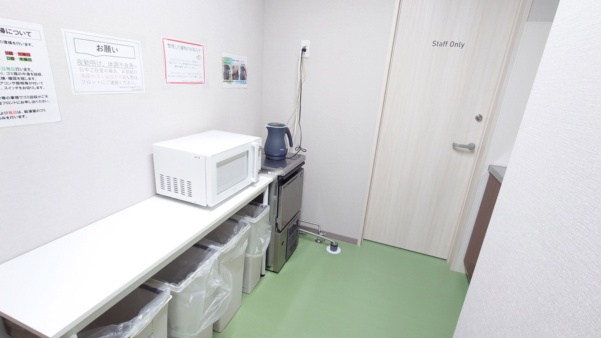 【設備】別館：給湯室（電子レンジ・湯沸かしポット完備）