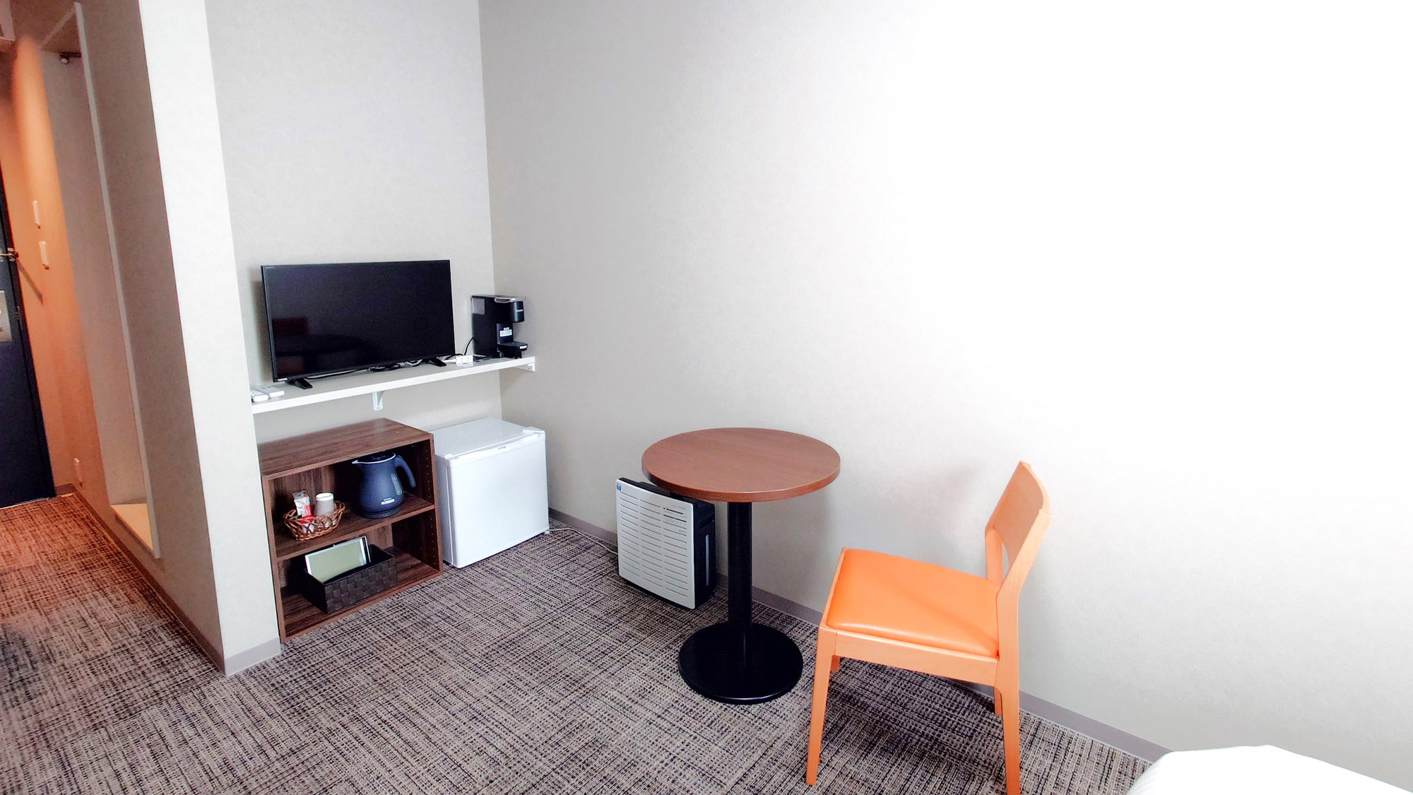 【本館スタンダードダブル】お仕事にもおすすめなお部屋です