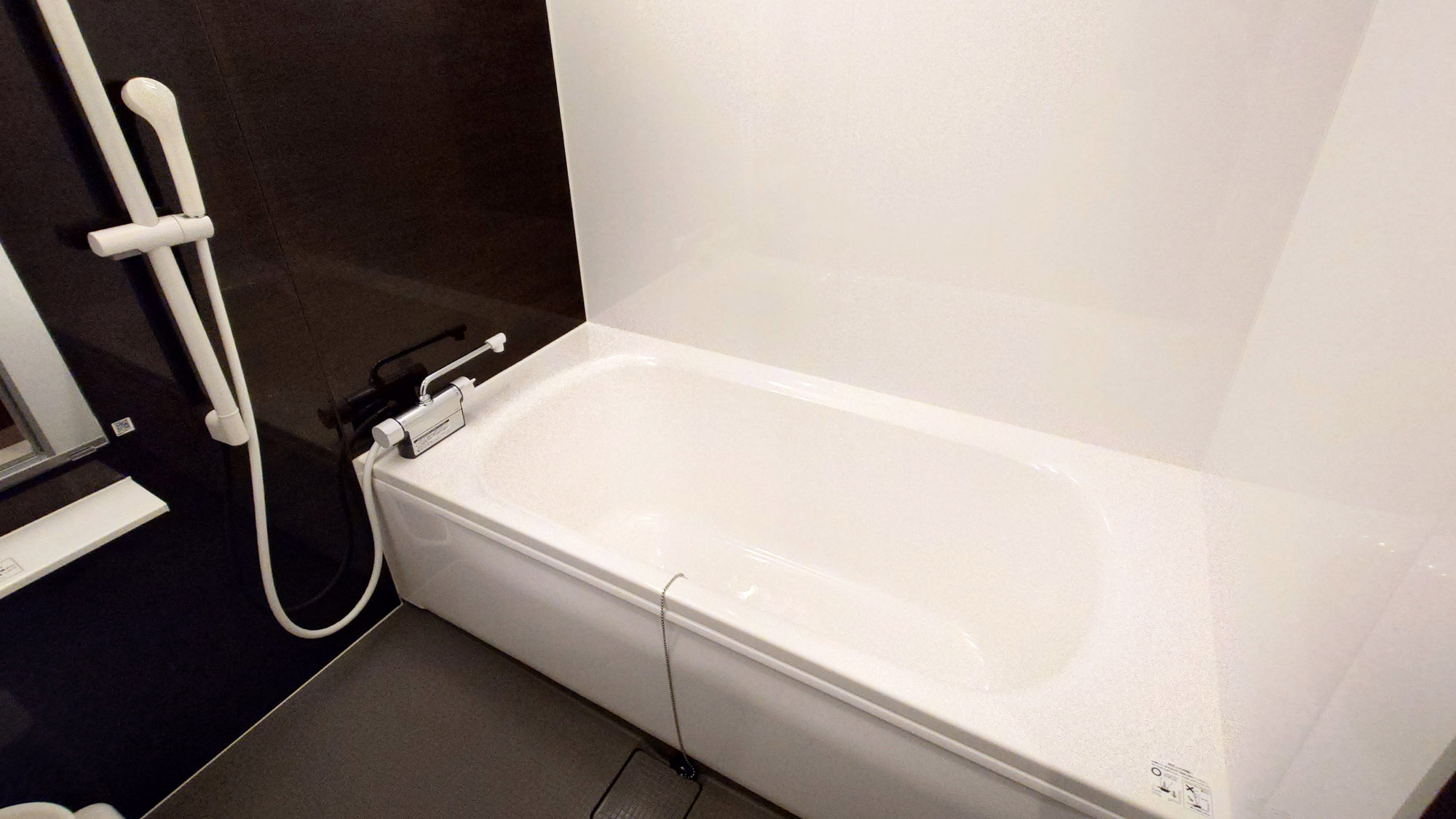 【本館ミックスツイン】バスルーム：お風呂椅子の貸し出し可