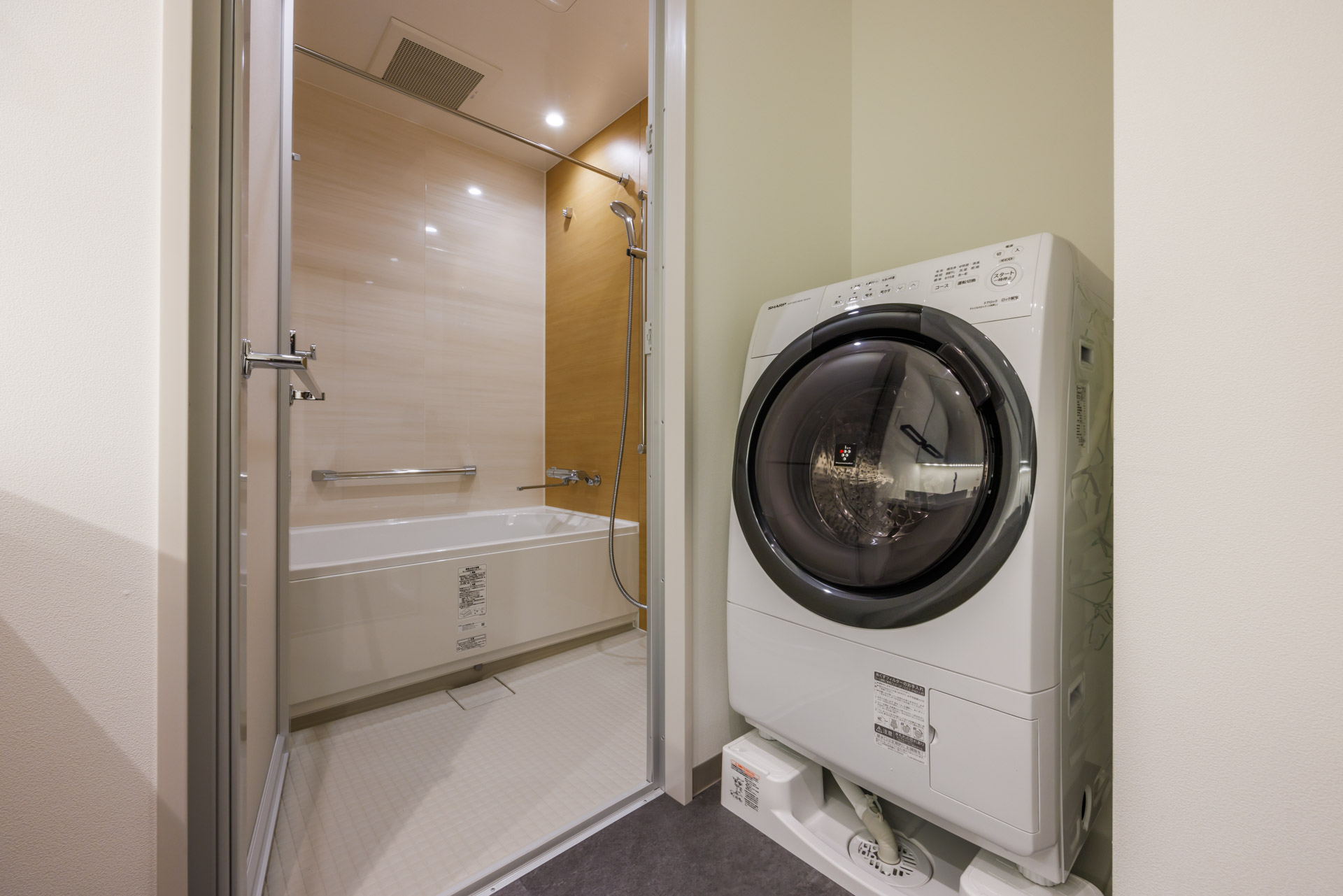 【デラックススイート】こちらのお部屋タイプには、洗濯機を設置しております。