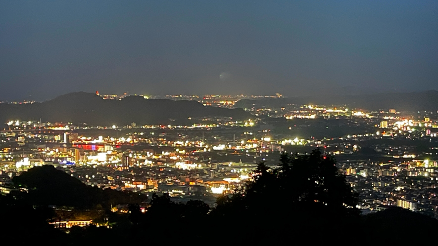 お天気が良い日は徳島市内の夜景をお楽しみいただけます