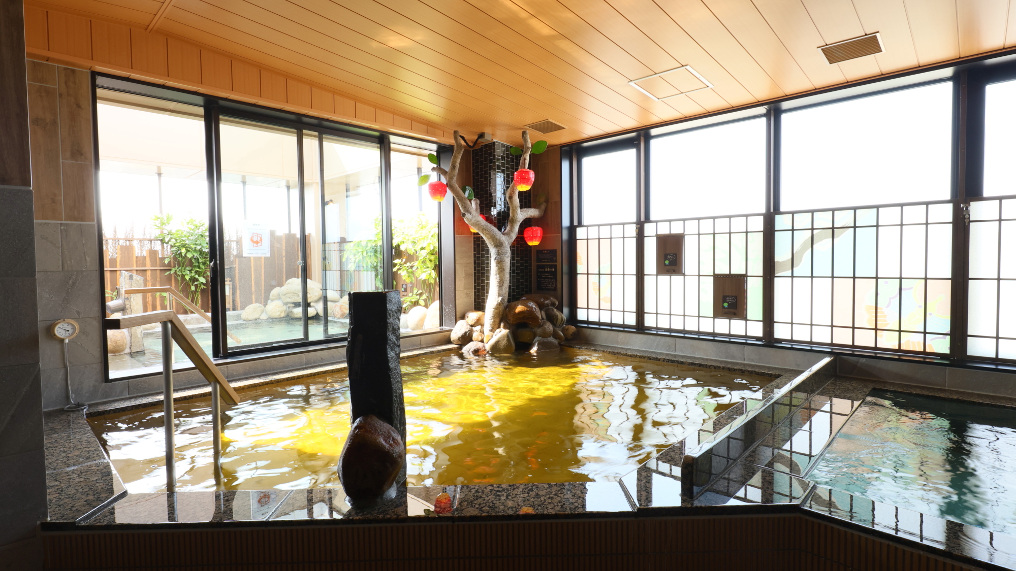 ◆女性大浴場　天然温泉淡雪の湯<内湯>追子野木温泉を使用した自慢の大浴場。