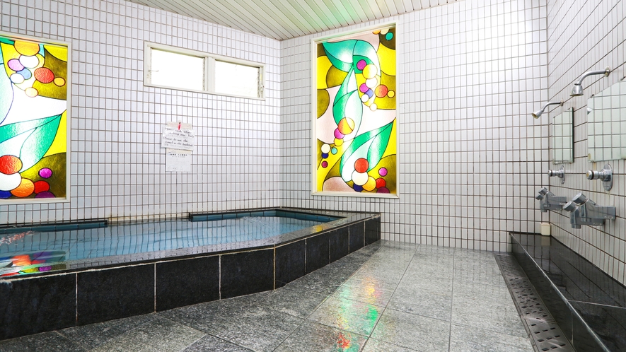 【お風呂】ステンドグラスの広々浴室