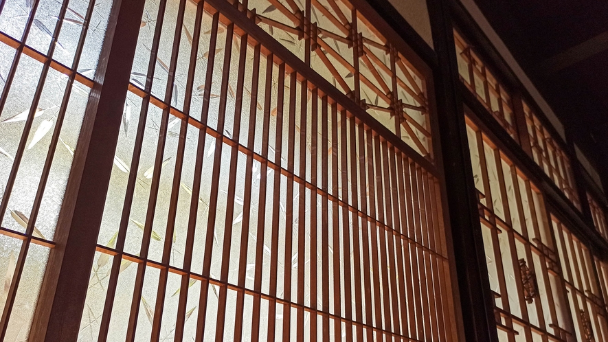 ・【インテリア】昭和レトロを感じることができる格子窓