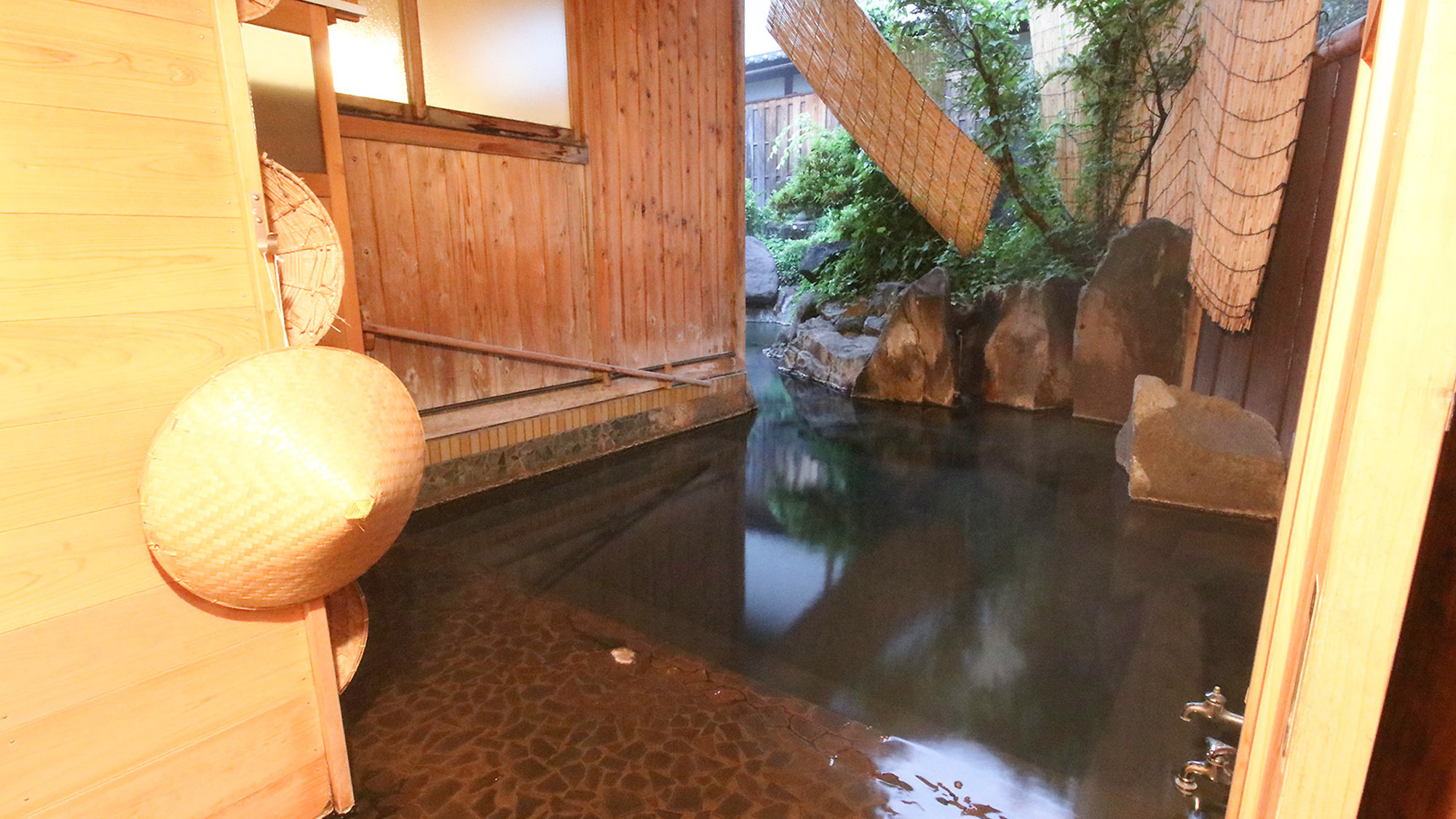 ・【混浴露天風呂】文人墨客たちに愛された名湯・上林温泉。芸術の里の湯で休息はいかがでしょうか