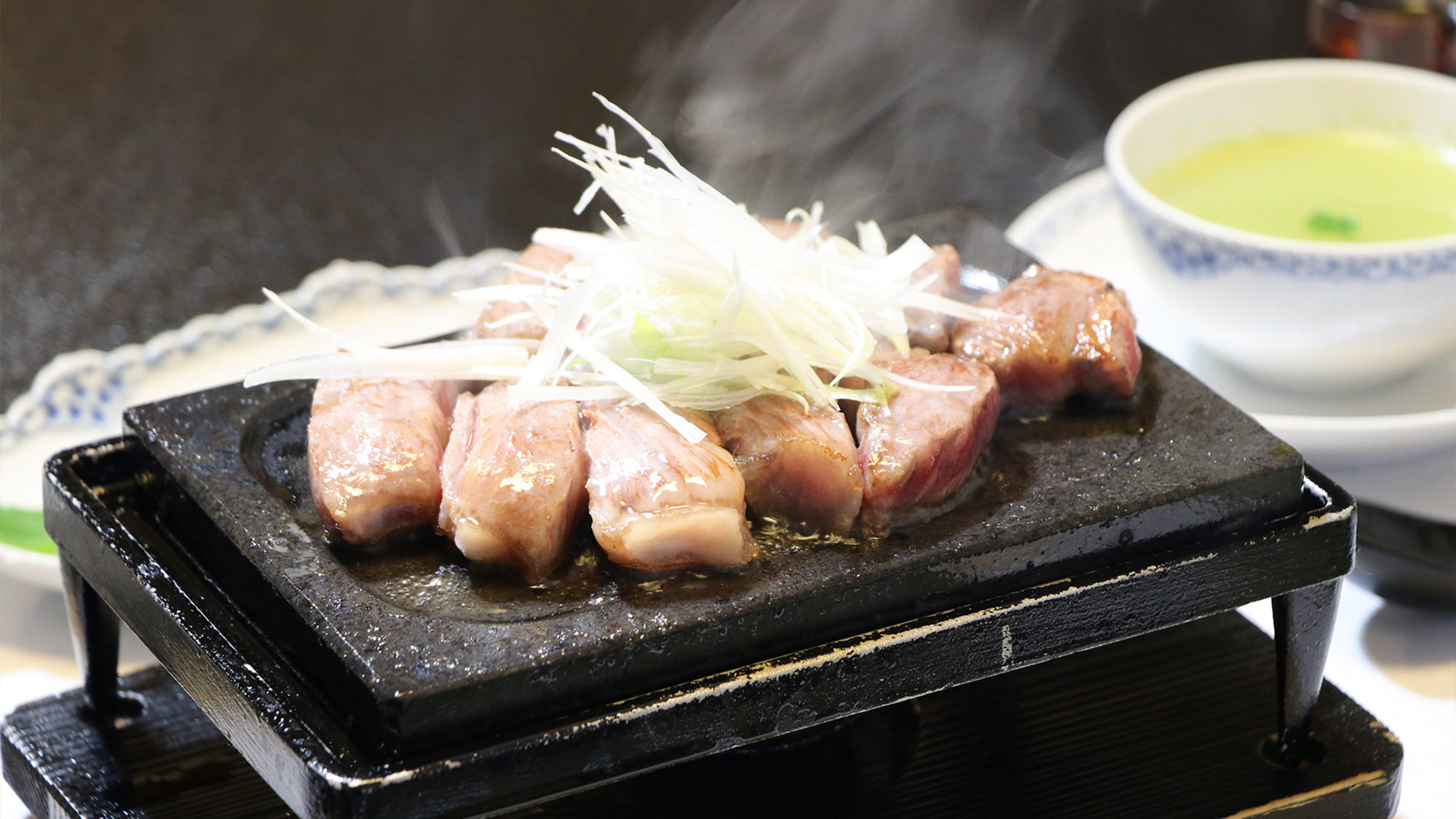 ・【夕食一例／信州牛ステーキ】とろけるように柔らかいお肉をジュワっと焼き上げました