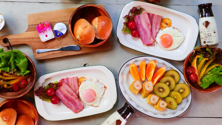 【朝食】彩り鮮やかな、旬の野菜やフルーツ♪
