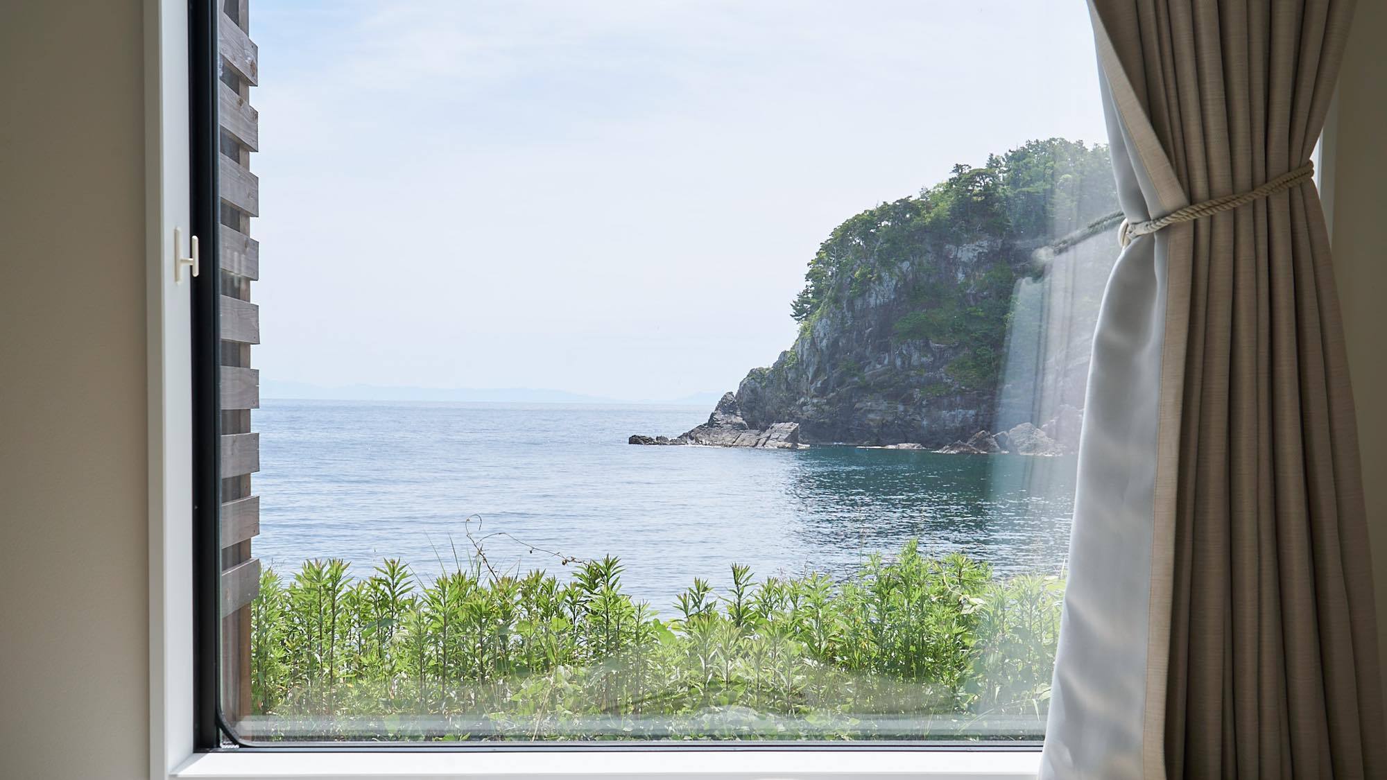 窓から絶景オーシャンビューを独り占めできます