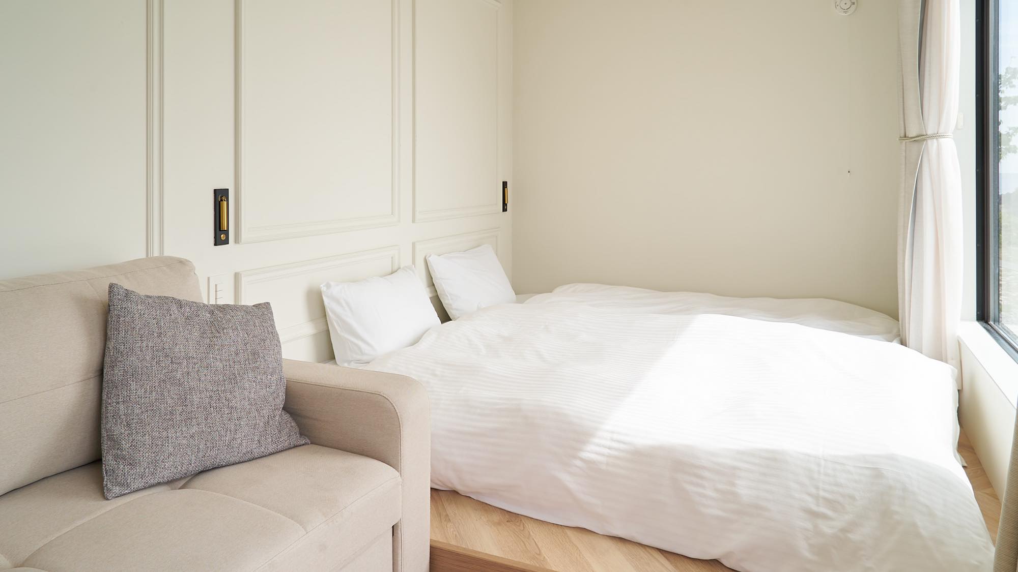 シングルベッド2台とソファベッド完備※定員3名