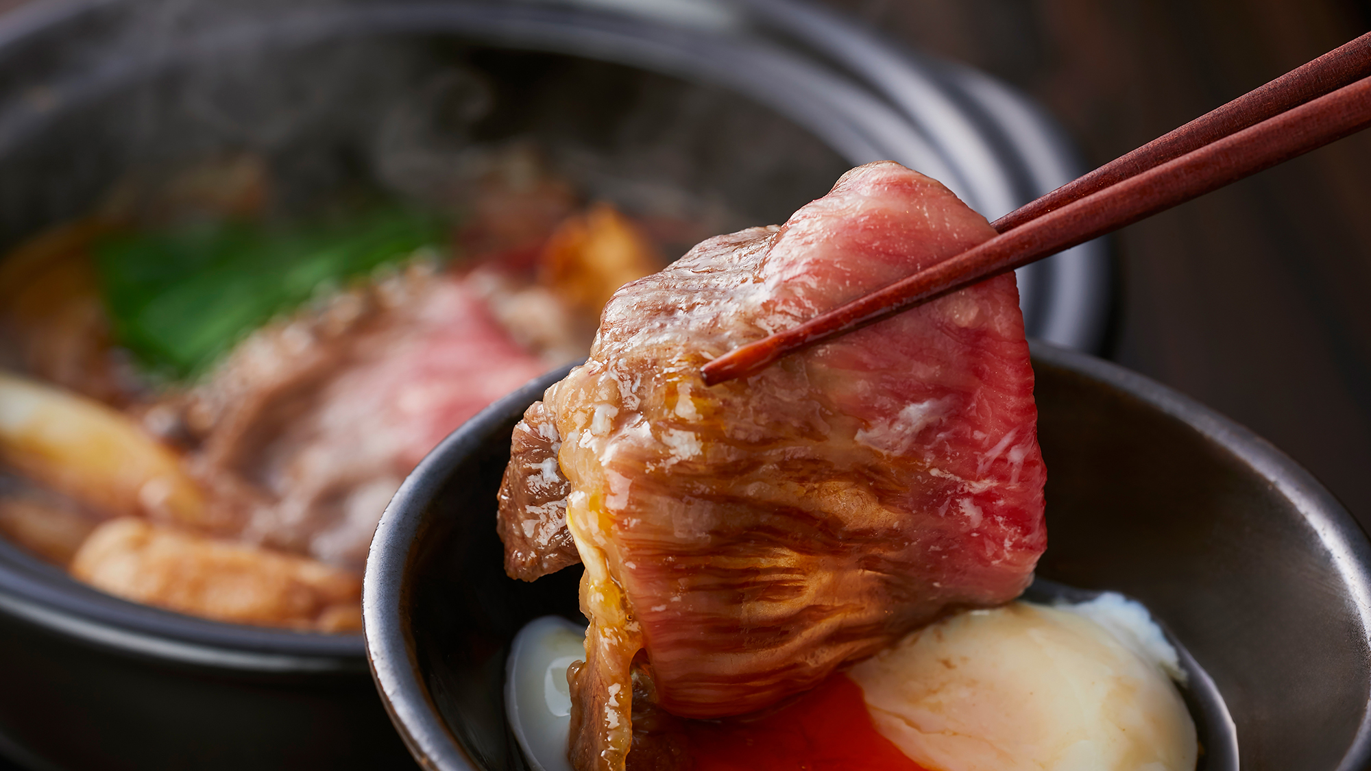 近江牛肩ロースすき焼き 温度たまごで（イメージ）