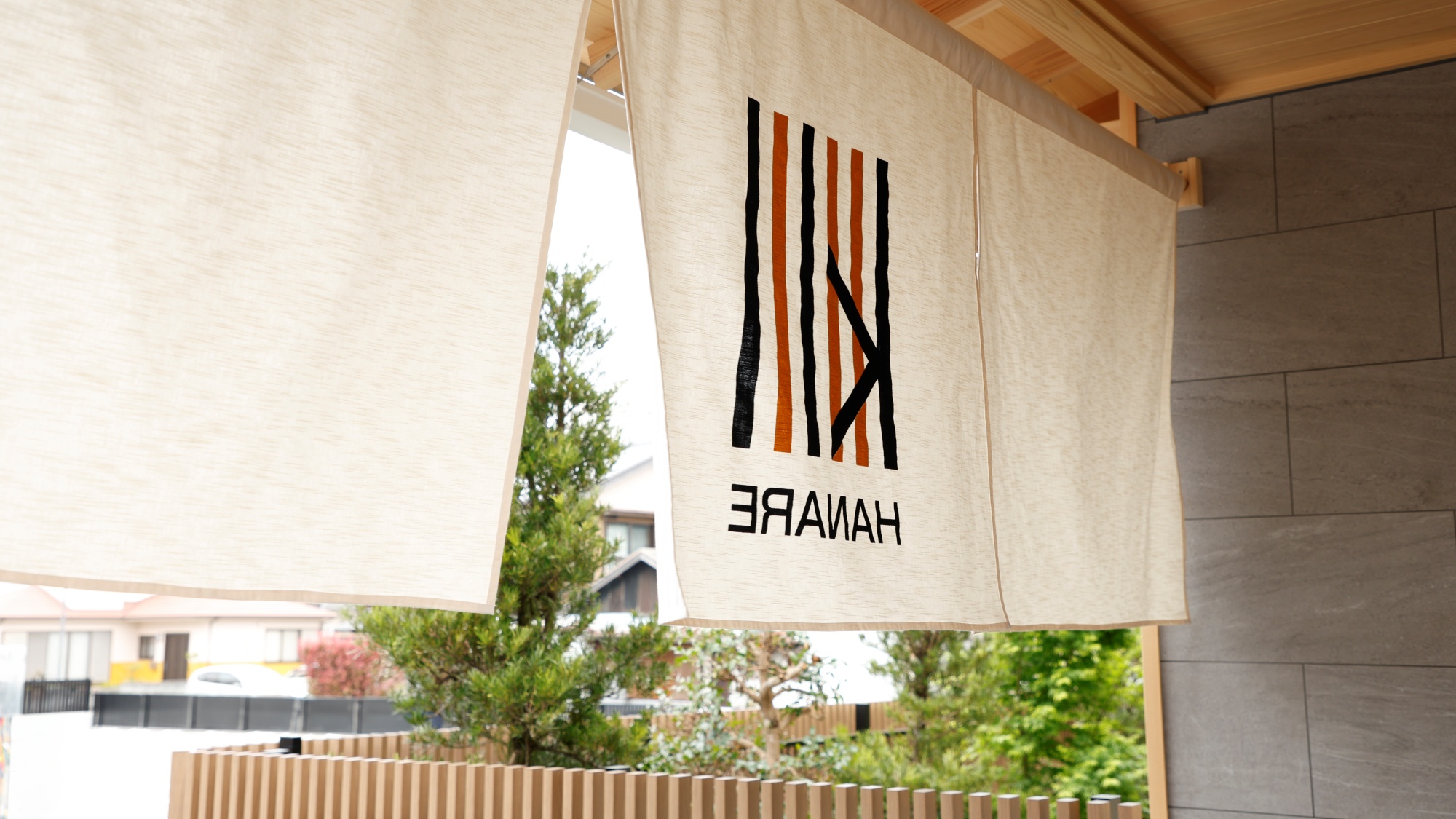 【別館】外観（ロゴ）