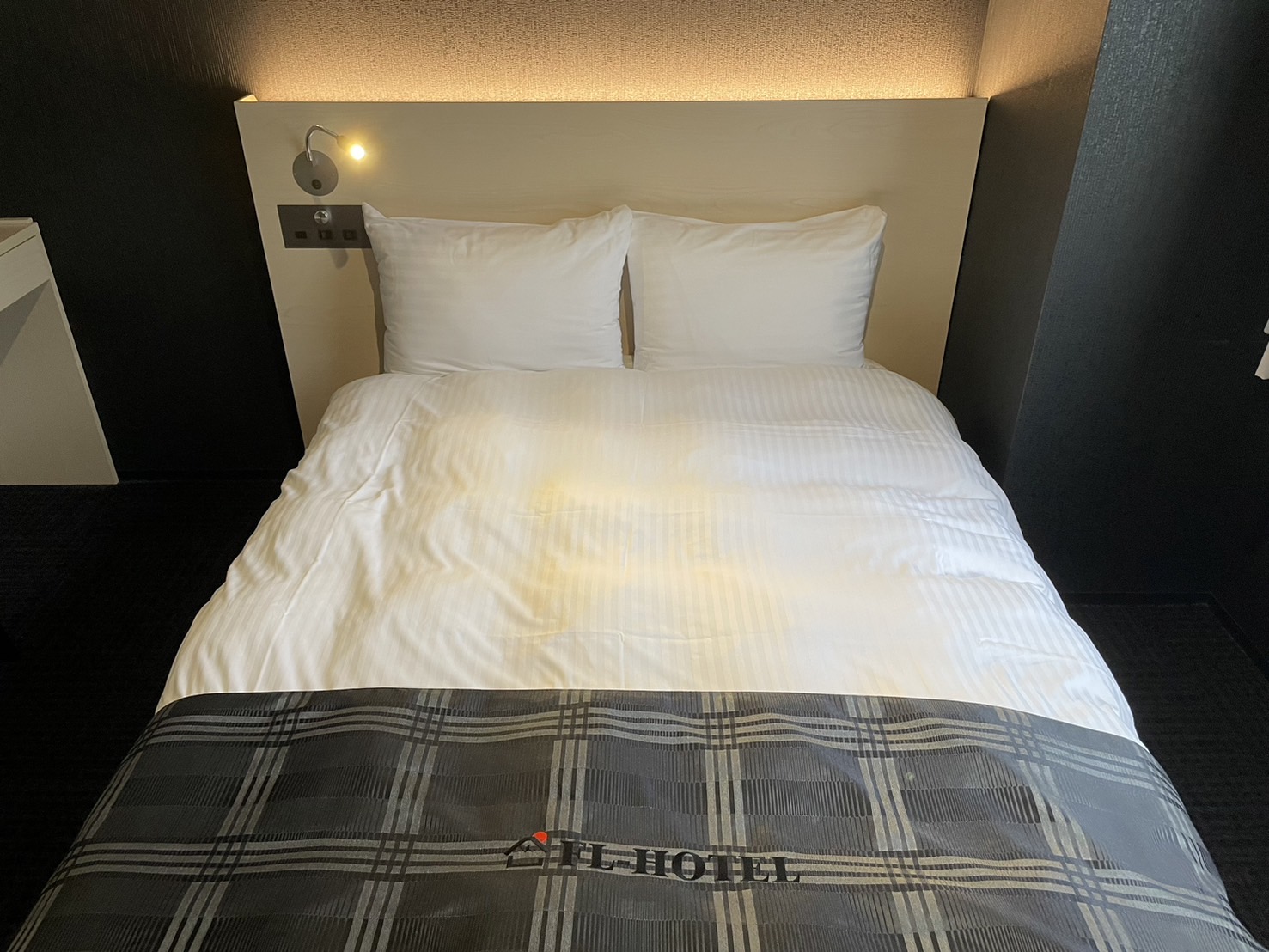 セミダブルルームベッド２