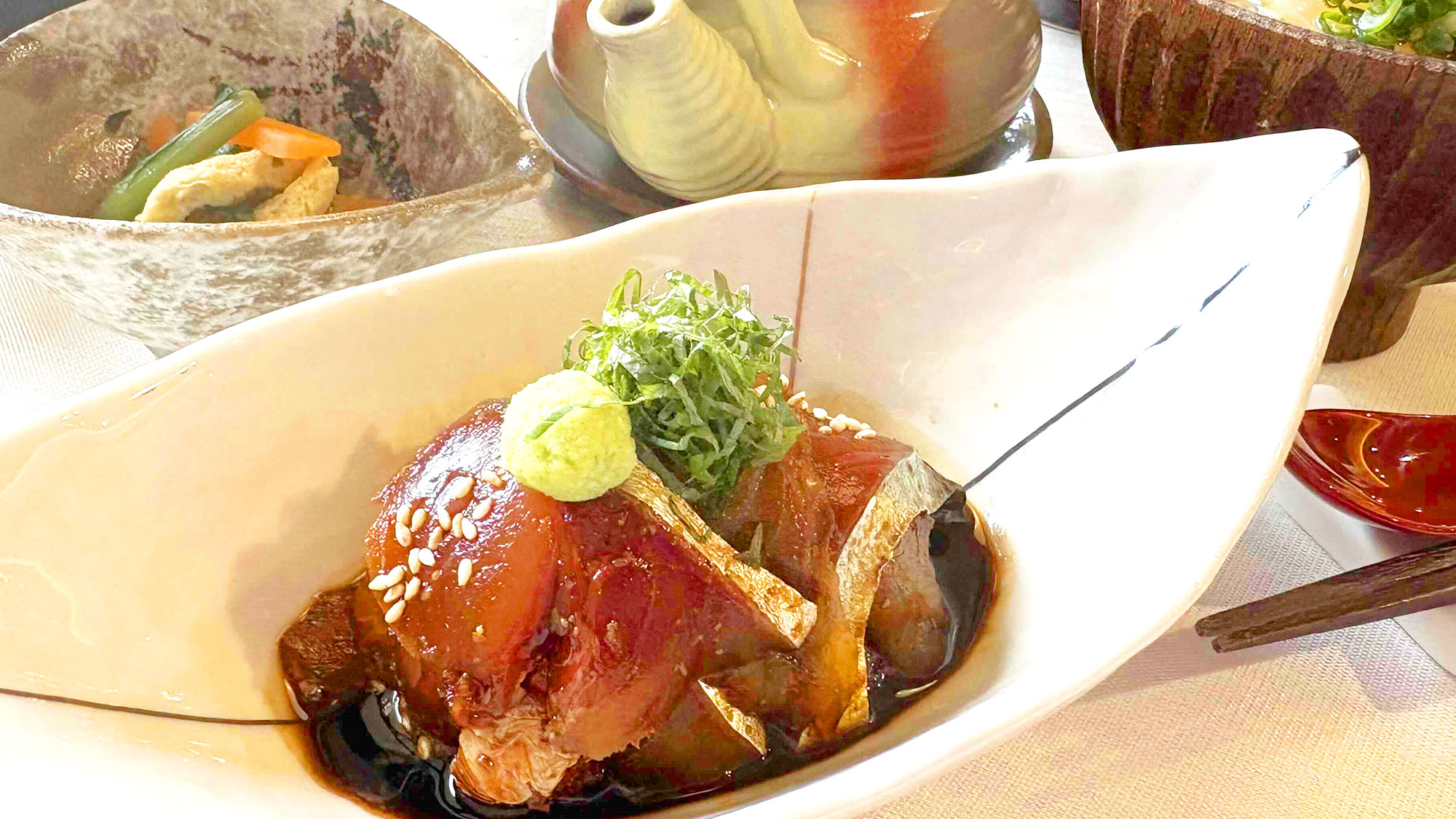 【朝食】長崎近海の新鮮な海の幸を使用した海鮮茶漬けやアジの開きをレストランにてご用意いたします。