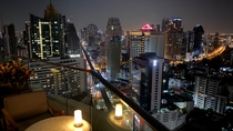 【Roof top bar】バンコクの夜景を一望できるルーフトップバー！お気に入りを見つけて※一例