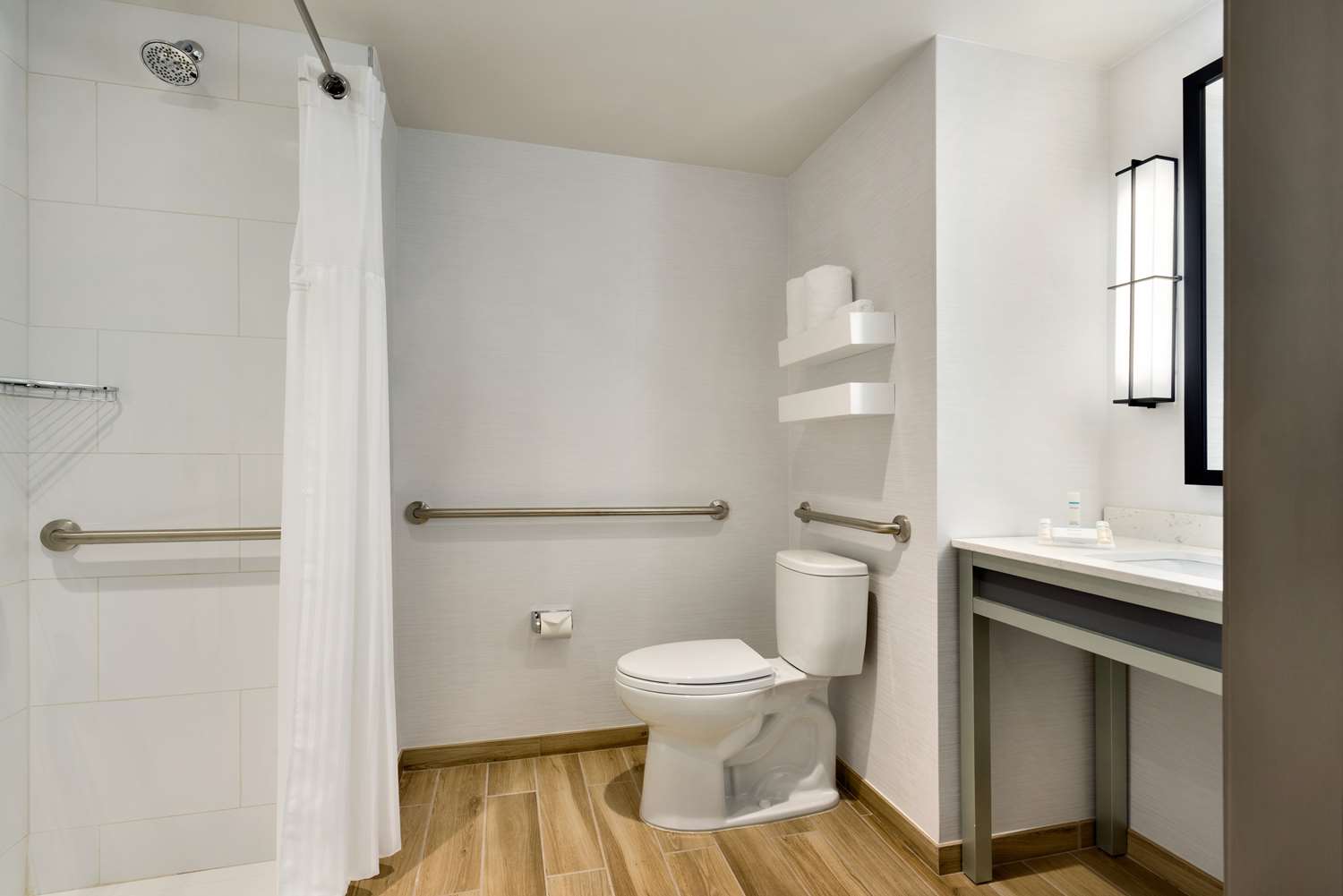 車いす対応シャワー室