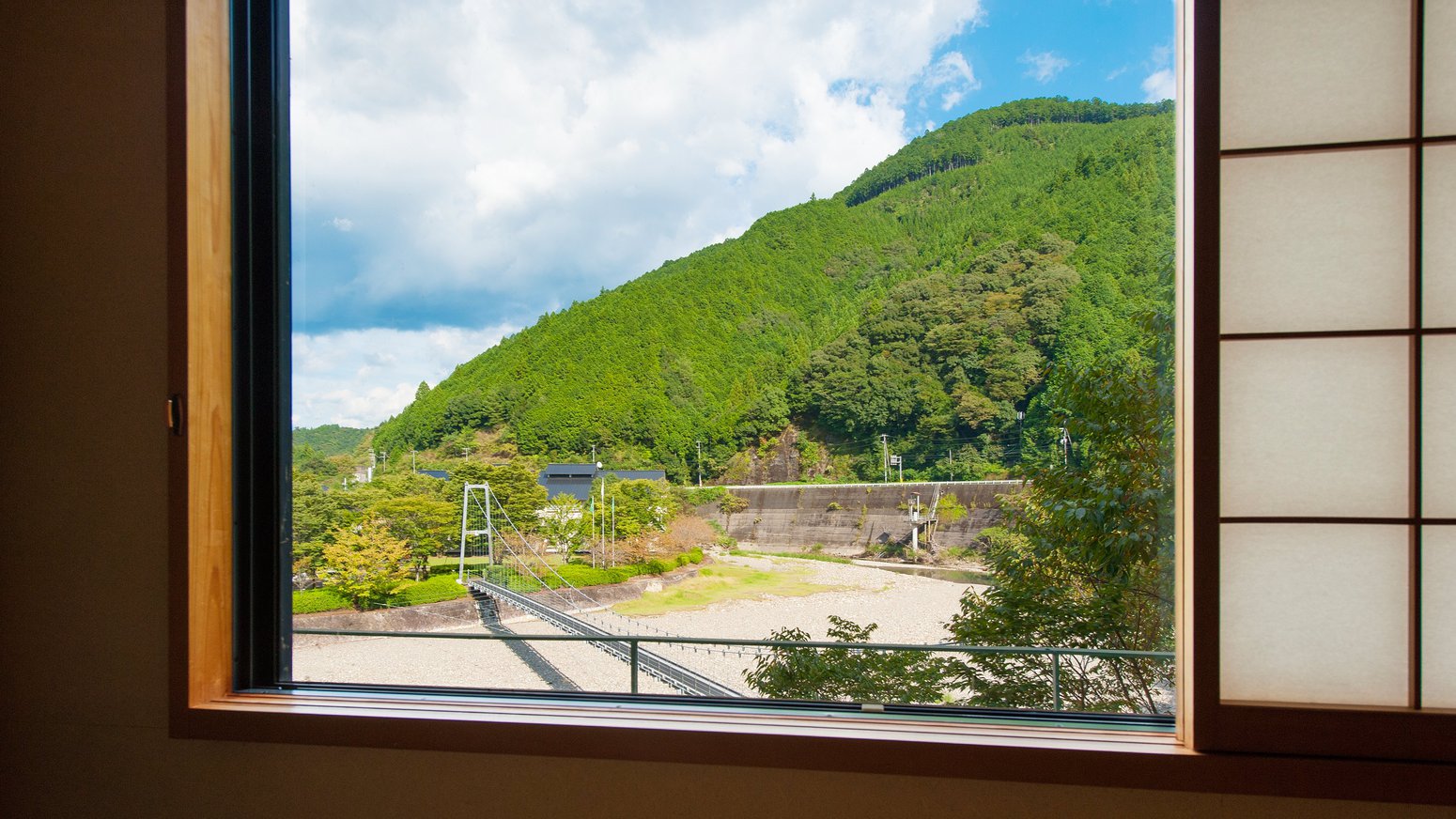 やまゆり川側和室からの眺め