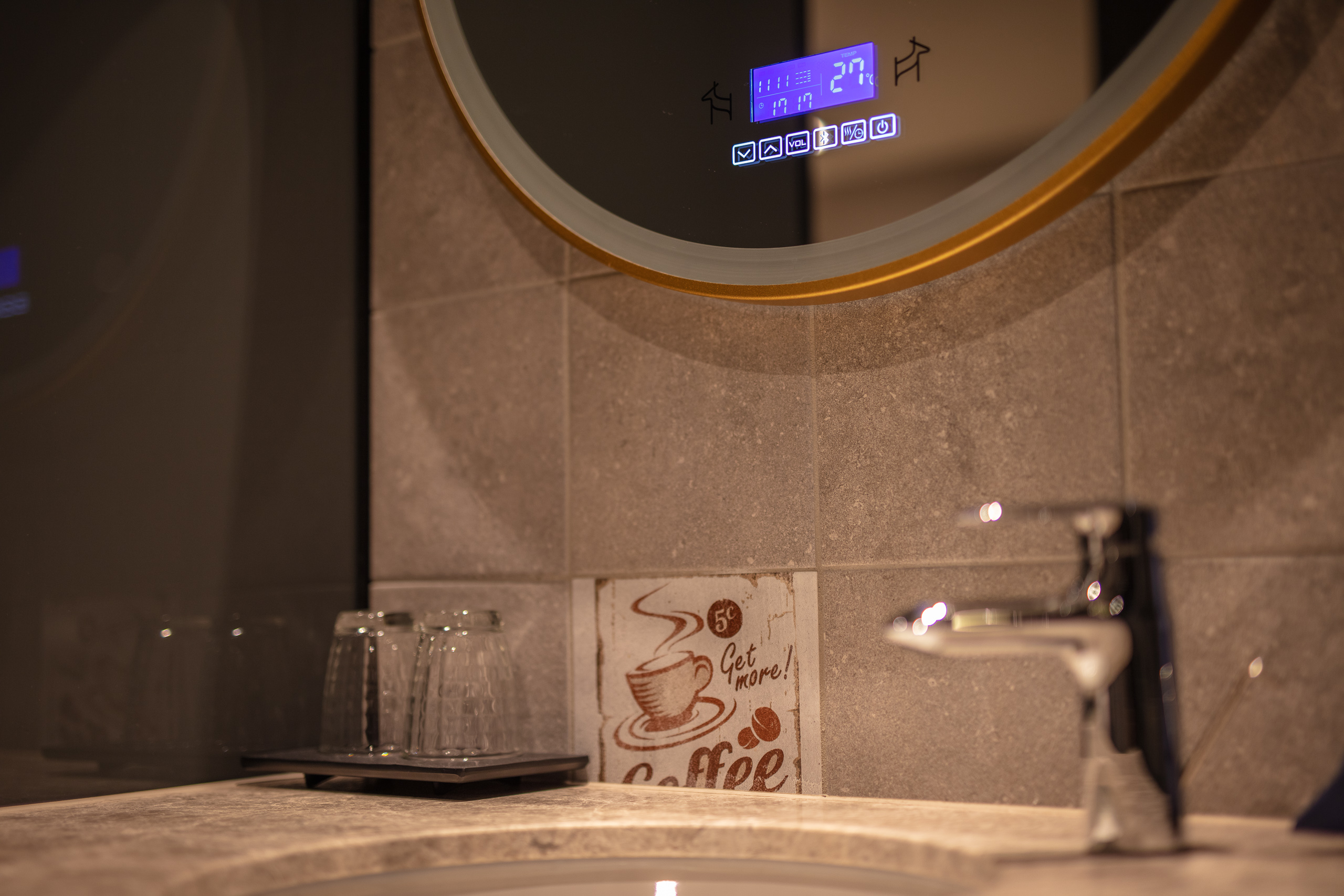 スタンダードダブルルーム(窓無し）浴室