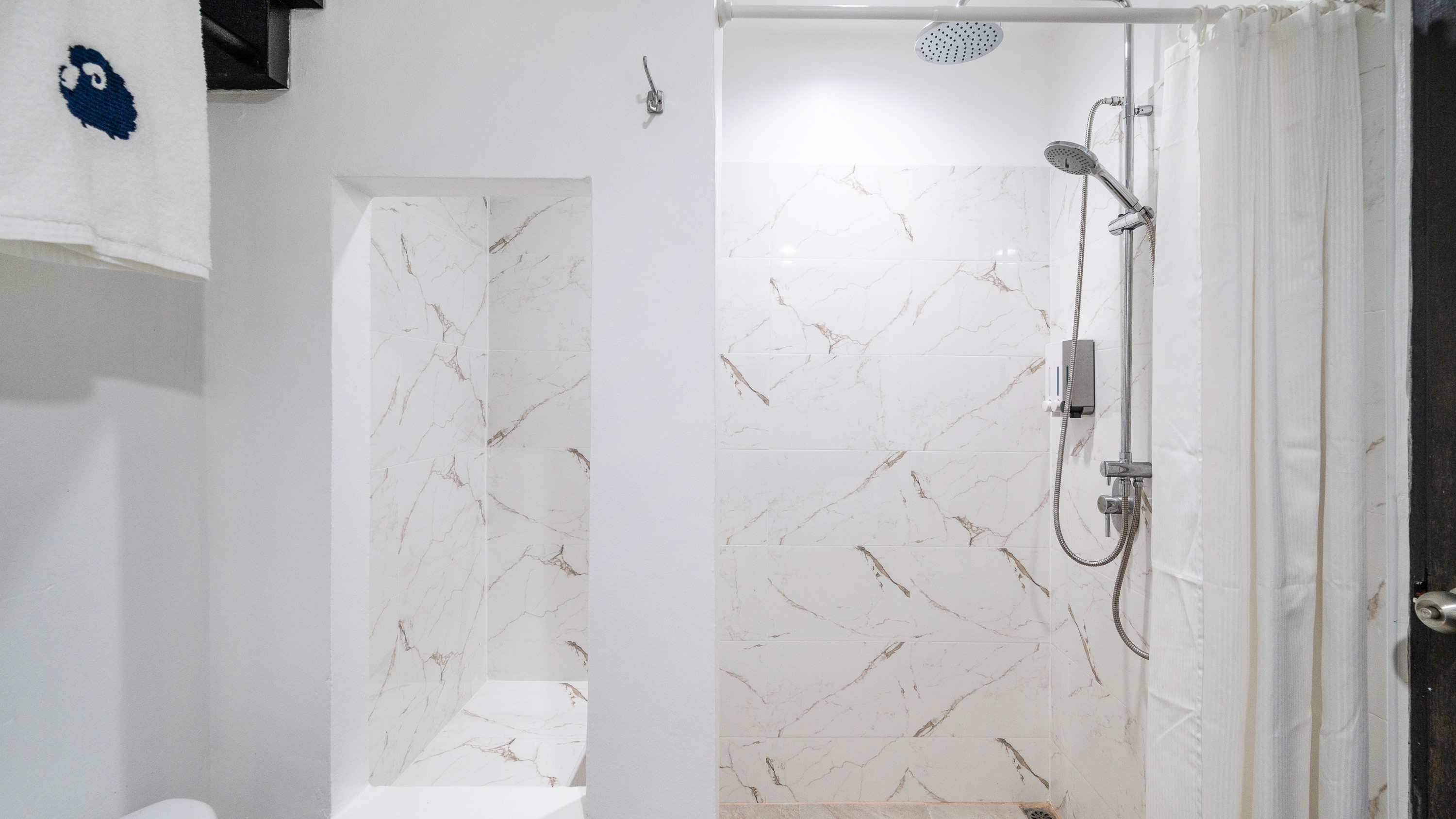 シャワールーム