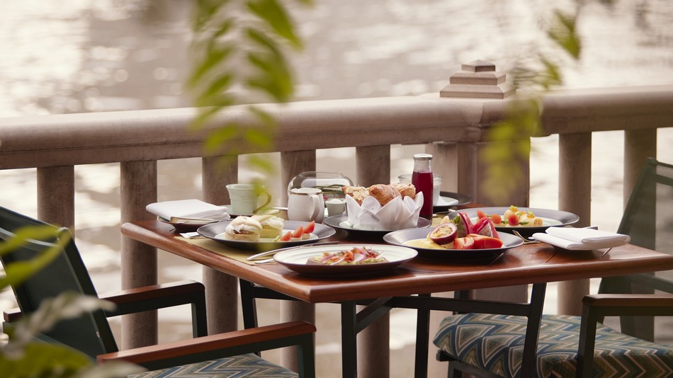 「リバーカフェ＆テラス」朝食ビュッフェーテラス席