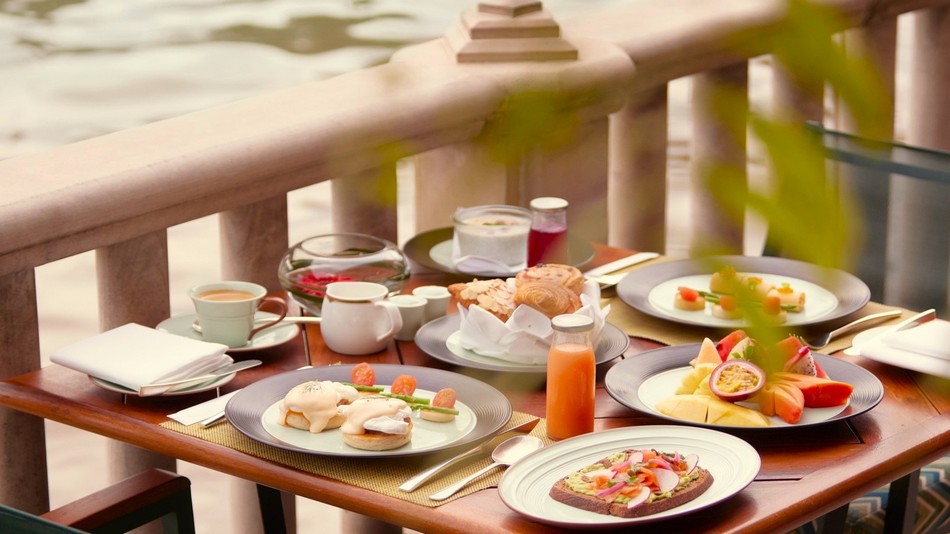 「リバーカフェ＆テラス」朝食ビュッフェーテラス席