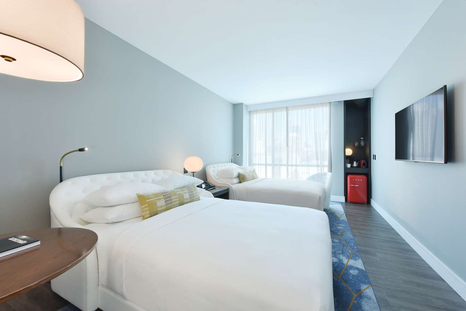 クイーンベッド2台