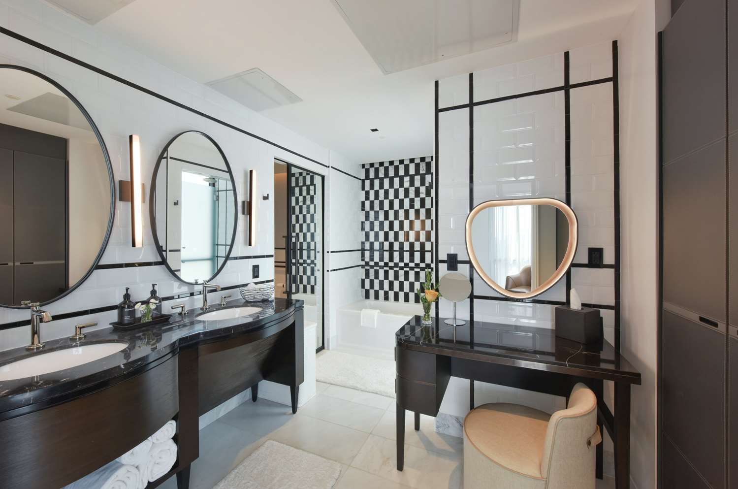 リビングルーム付　アーバンビュースイート　バスルーム